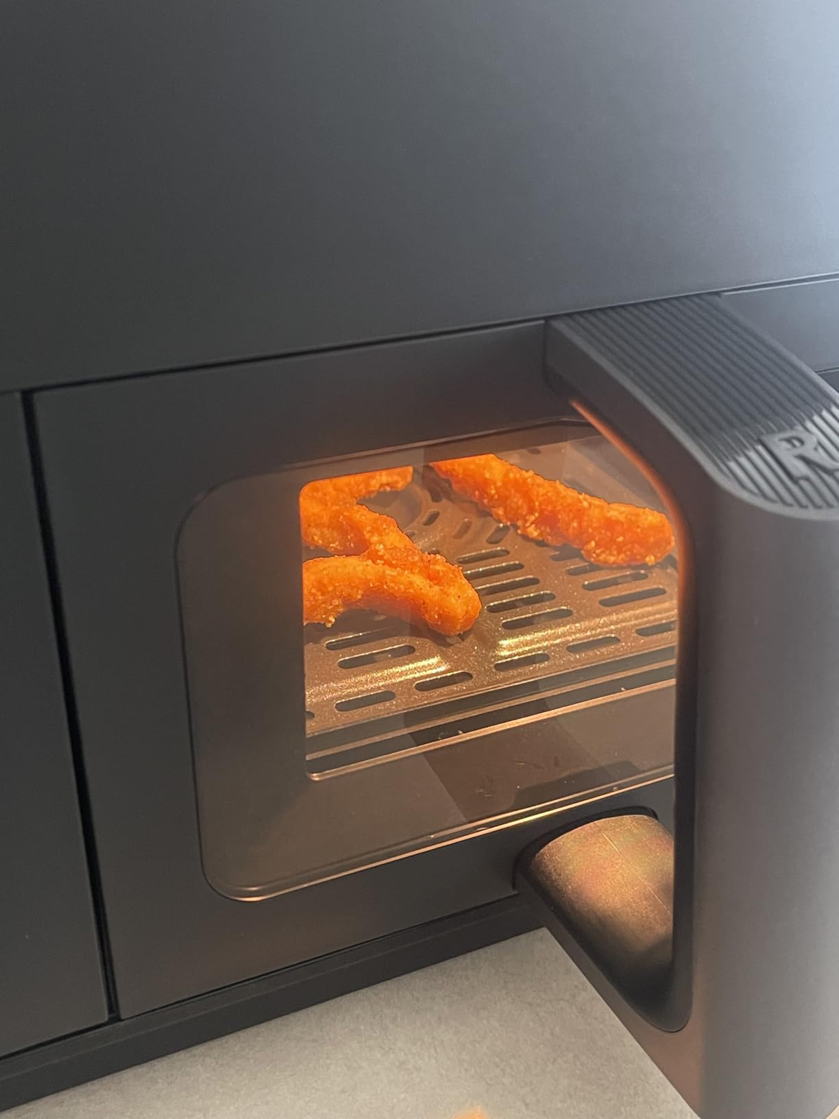 Cosori Dual Air Fryer 9Qt - 10-in-1, Fresh Balanced Meals for Family and Children with Double Baskets, Sync Cook & Finish to Bake, Roast, Reheat, Broil & 130 Recipes for Easy Cooking, Dishwasher Safe customer photo 2