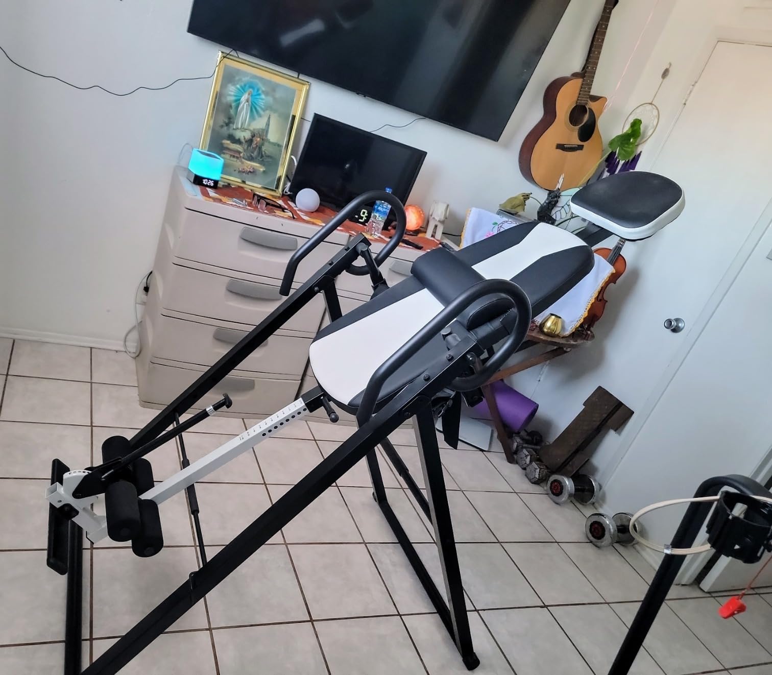 Dripex Heavy Duty Gravity Inversion Table 300 lbs Capacity with Adjustable Protective Belt Inversion Table for Back Pain Relief Updated customer photo 2