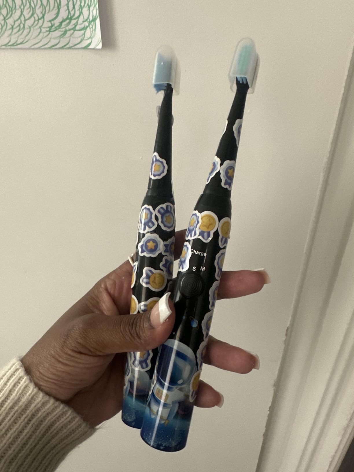 Kids Electric Toothbrush Rechargeable Age 3-5-6-12-18 Year Old, Sonic Toothbrush Kids with Timer 3 Modes 4 Vibrating Heads Habit Stickers Tooth Brush for Girls Boys and Childrens (Astronaut Black) customer photo 1