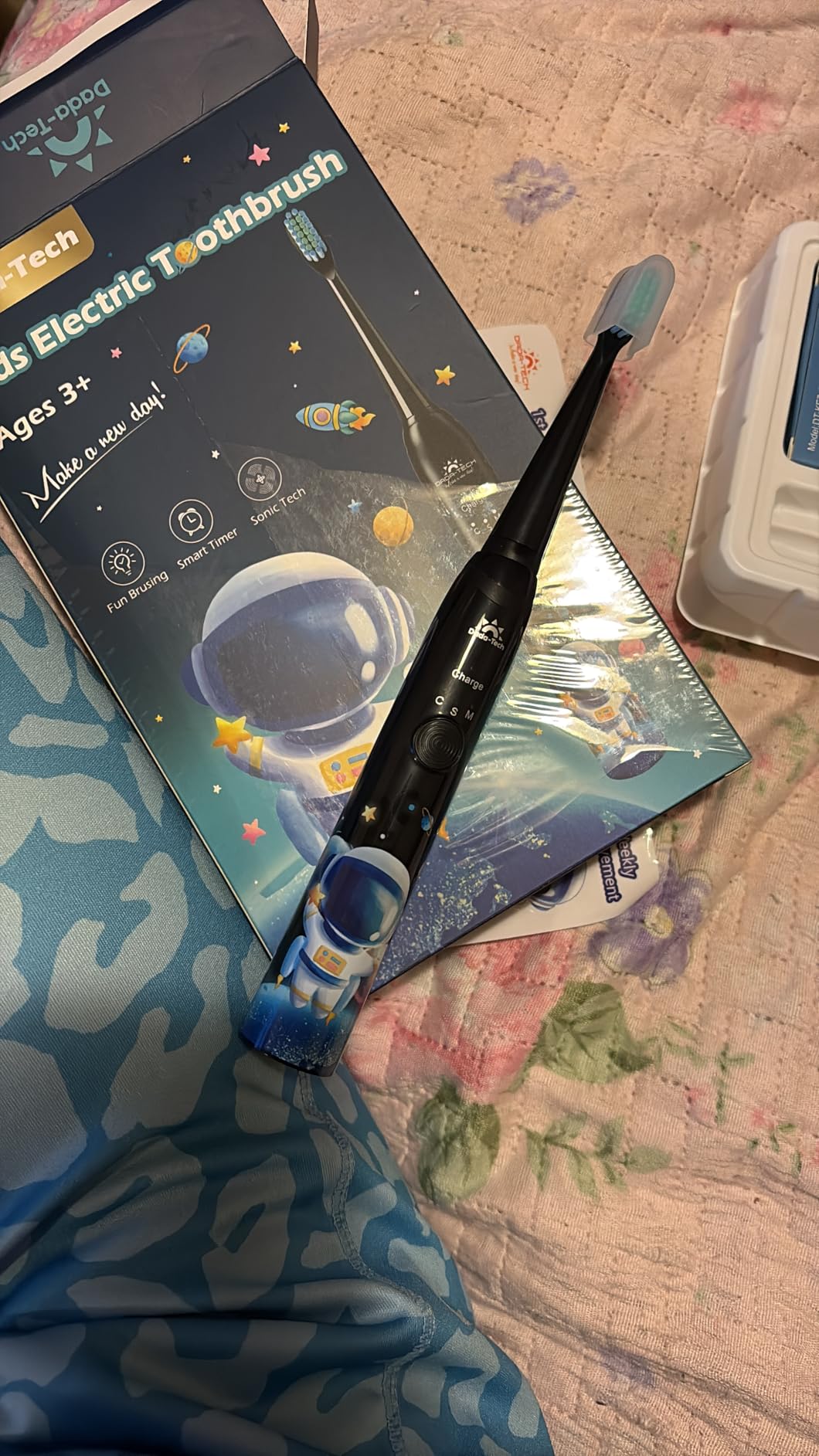 Kids Electric Toothbrush Rechargeable Age 3-5-6-12-18 Year Old, Sonic Toothbrush Kids with Timer 3 Modes 4 Vibrating Heads Habit Stickers Tooth Brush for Girls Boys and Childrens (Astronaut Black) customer photo 2