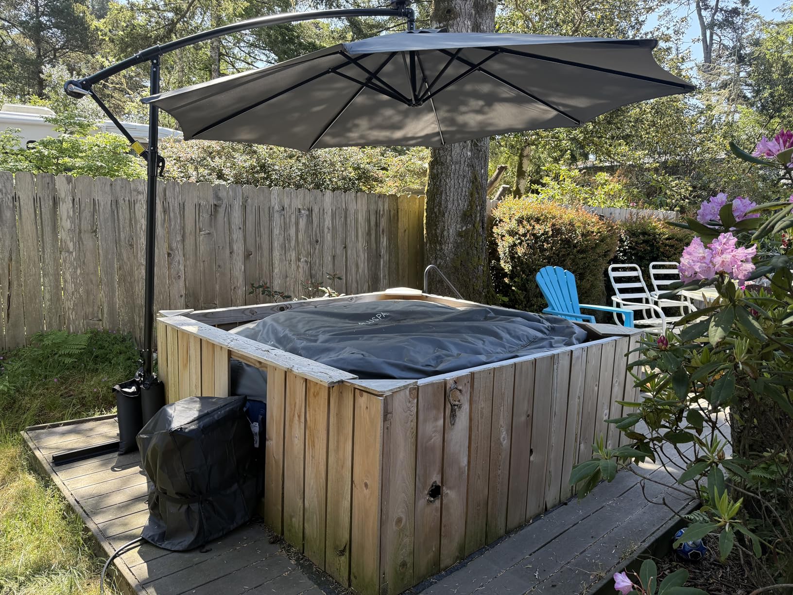 Bestway SaluSpa Hawaii AirJet 4 to 6 Person Inflatable Hot Tub Square Portable Outdoor Spa with 140 AirJets and EnergySense Energy Saving Cover, Blue customer photo 2