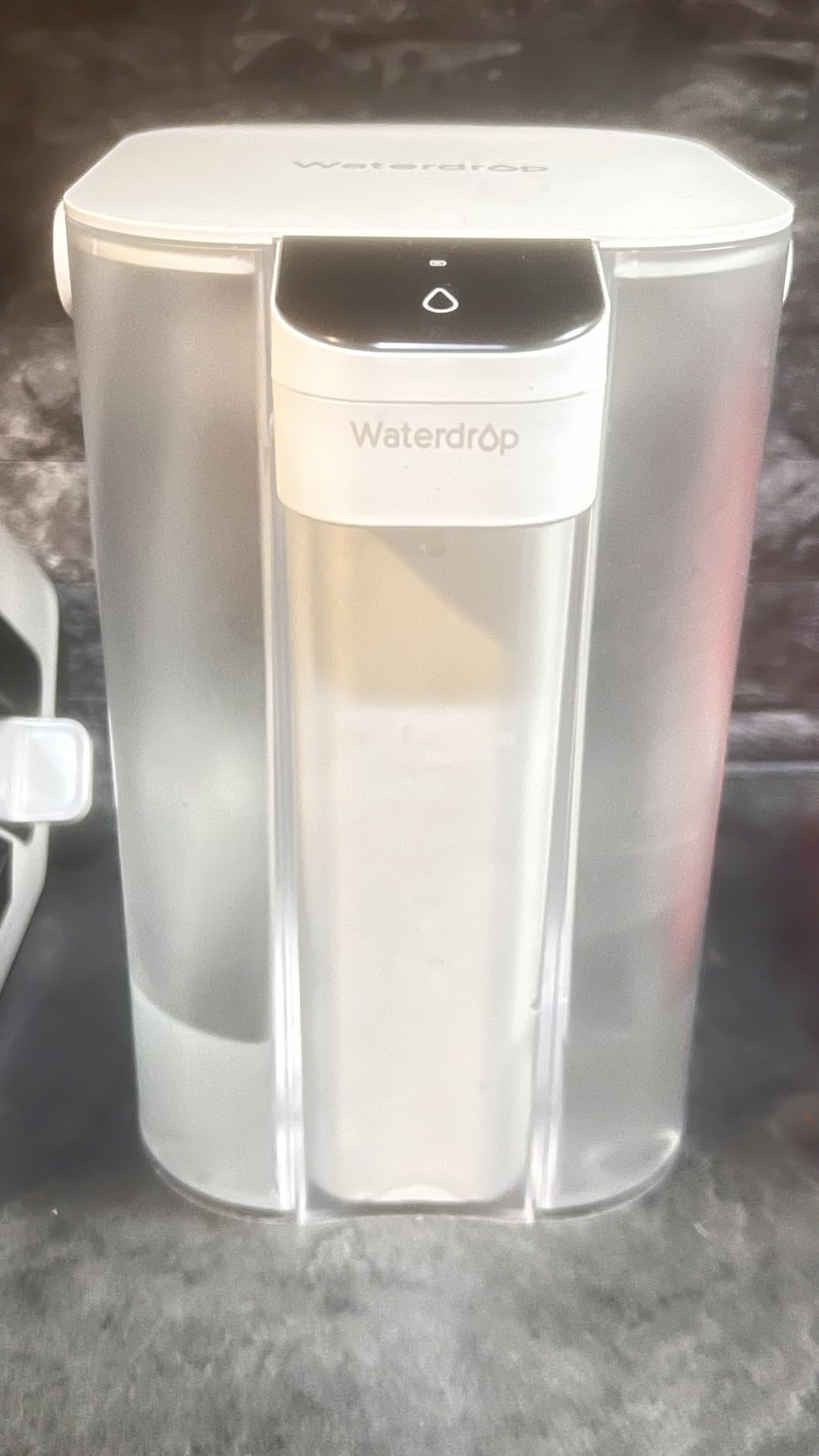 Waterdrop ED01AW Electric Water Filter Pitcher, Alkaline Rechargeable Water Dispenser, with 1 Filter, Instant 200-Gallon 15-Cup Countertop Purifier, Reduce PFOA/PFOS, Chlorine, Lead, White customer photo 1