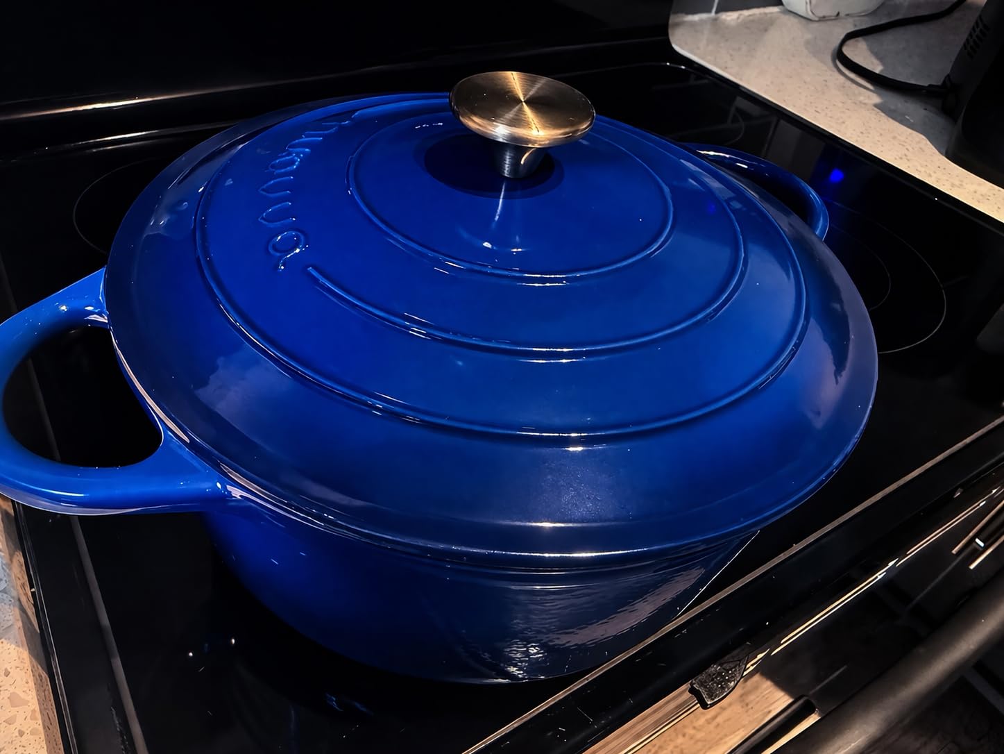 Nuovva Enamelled Cast Iron Dutch Oven Pot with Lid - 6.4 Quart Non Stick Casserole Pot - Heavy Duty & Oven Safe up to 500F for Bread Baking, Braising, Stews, Roasting - 28cm Dark Blue customer photo 2