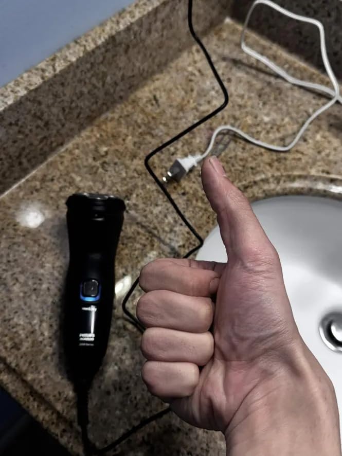 Philips Norelco 2400 Series Electric Shaver, Deep Black customer photo 1