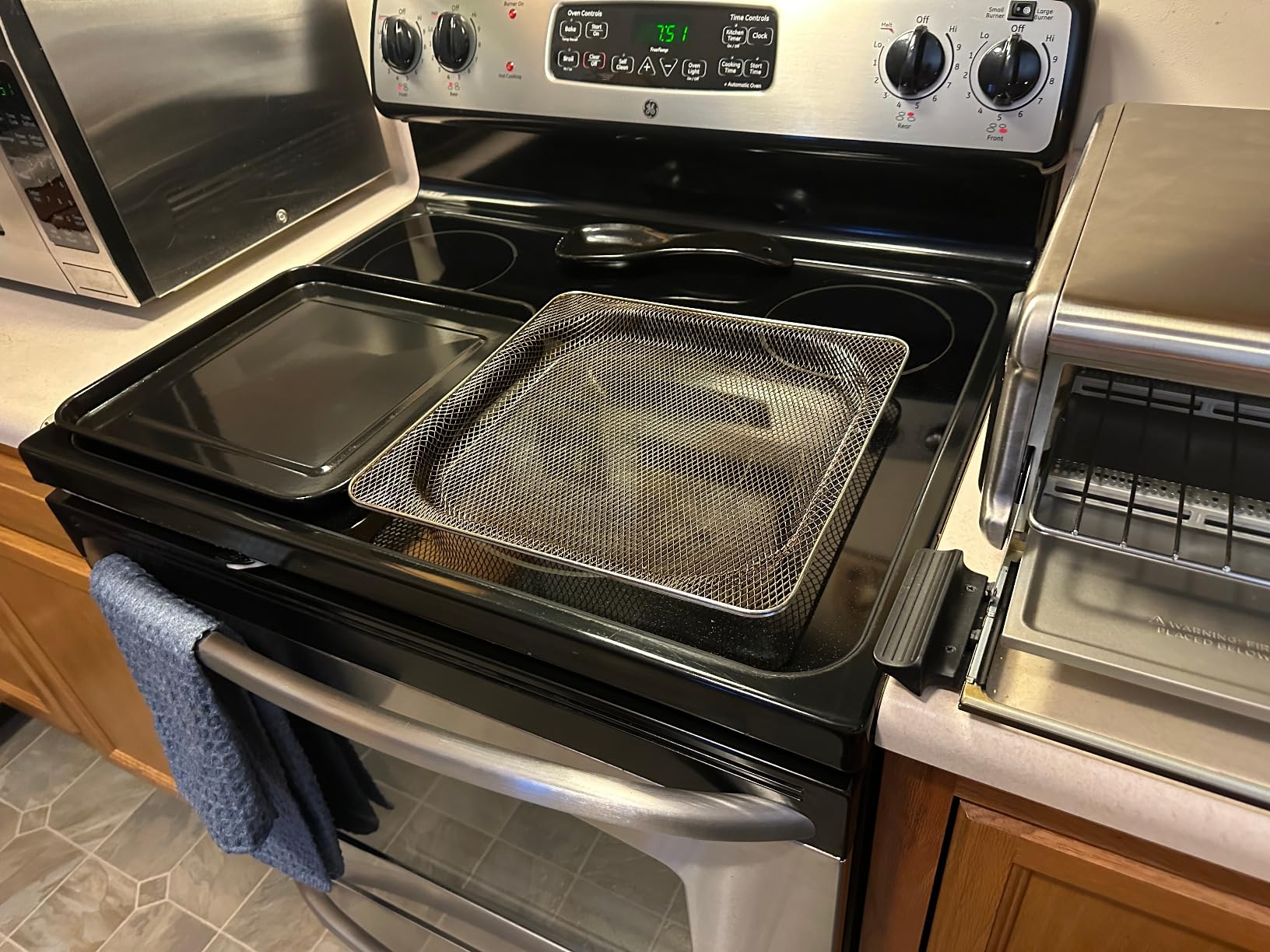 Ninja Air Fryer Toaster Oven Combo | 8-in-1 Functionality | Flip Up & Away for Storage Space | Air Fry Basket, Sheet Pan, Wire Rack & Removable Crumb Tray | 1800 Watt | Stainless Steel | SP151 customer photo 1