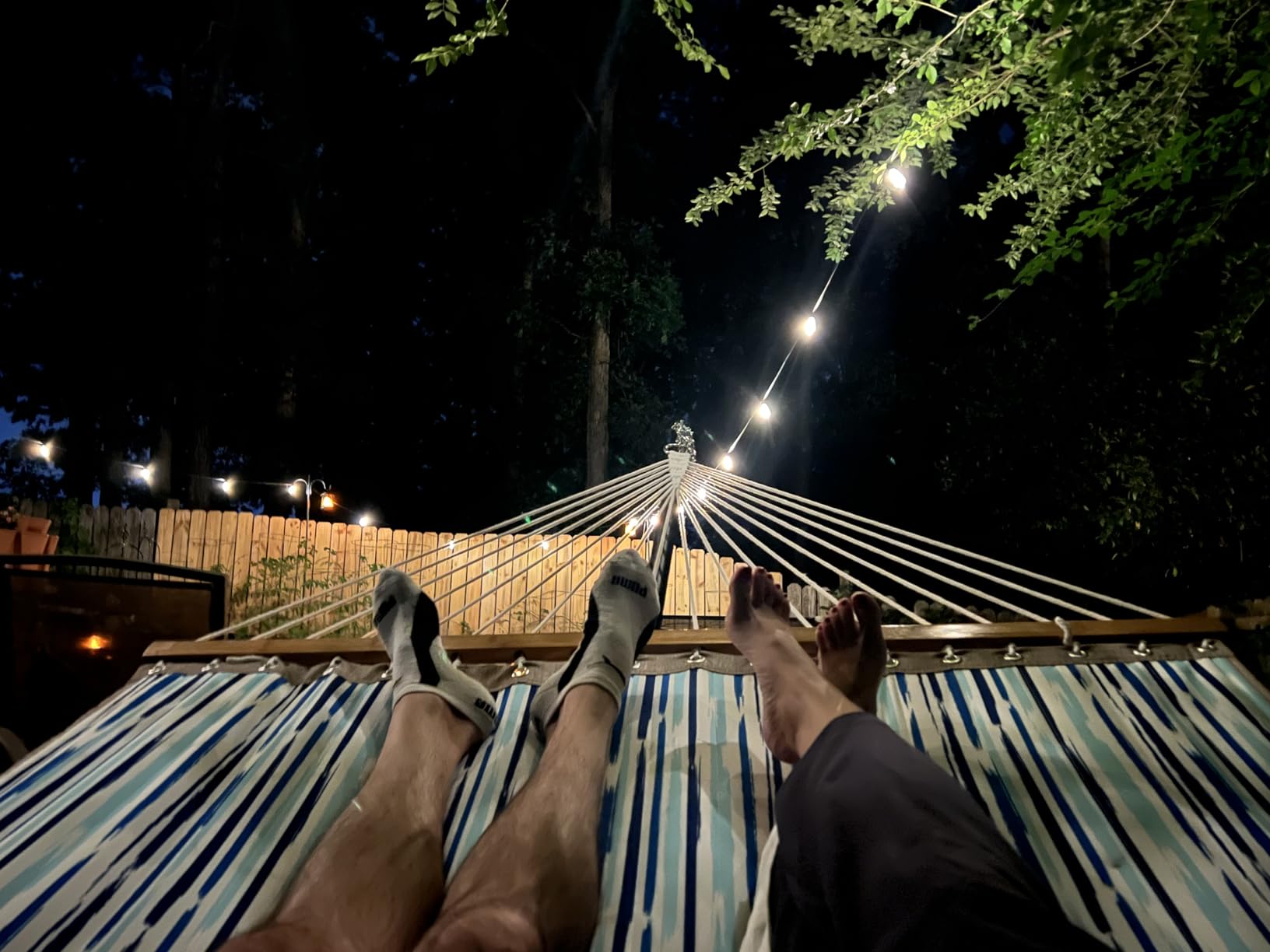 SUPERJARE Hammock with Stand, 2 Person Quilted Outdoor Hammock, Detachable Pillow & Bamboo Spreaders, Portable Hammock with Carrying Bag, Heavy Duty Stand, Perfect for Outside, Patio, Navy Blue customer photo 2