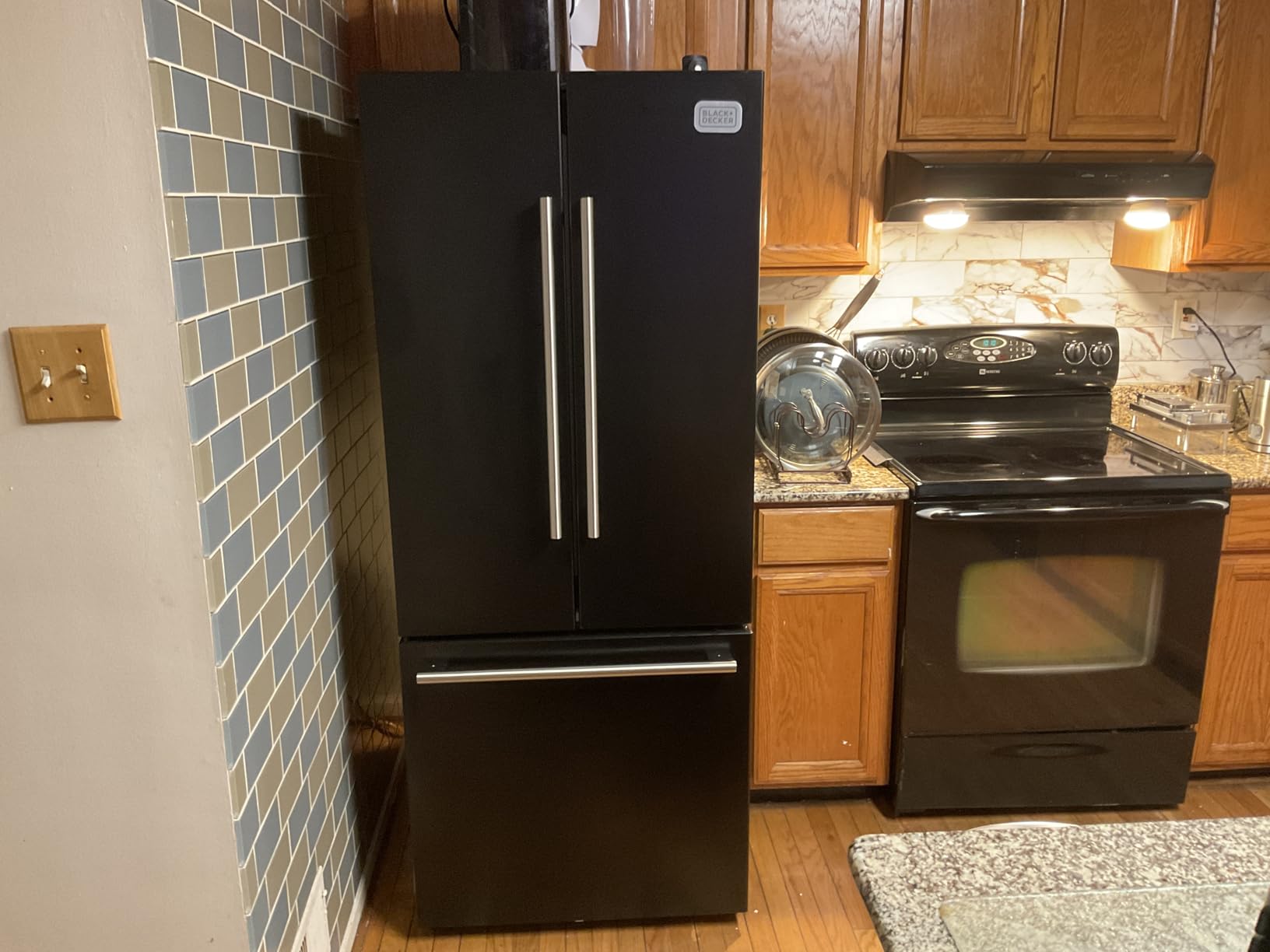 BLACK+DECKER 17 Cu. Ft. Convertible Freezer Refrigerator, Upright Freezer with Glass Shelves, ENERGY STAR rated, Frost Free, BUC1700XB, Black customer photo 2