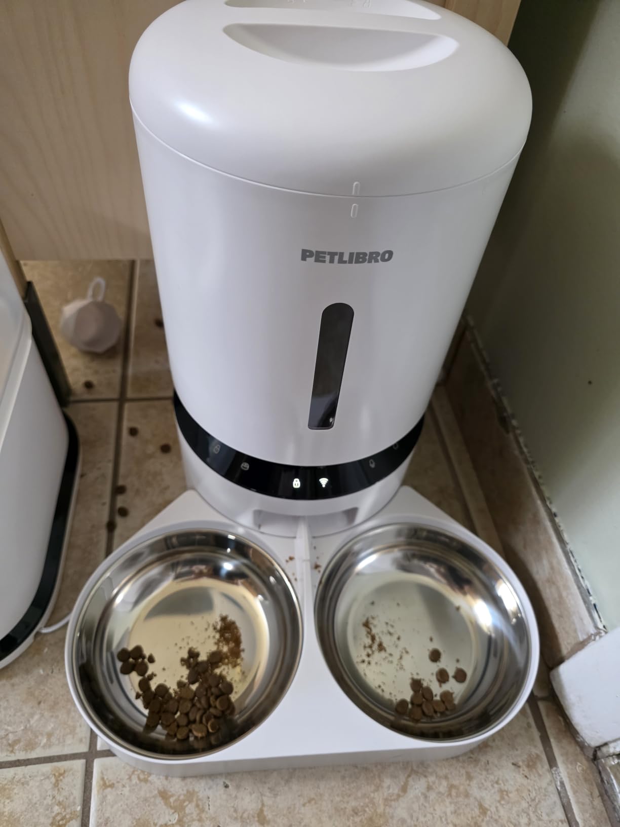 PETLIBRO Automatic Cat Feeder for 2 Cats, 5G&2.4G WiFi Pet Feeders, 5L Programmable Cat Food Dispenser with Airtight Lock-Fresh Technology, Dual Stainless Steel Bowls, Low Food Sensor customer photo 2