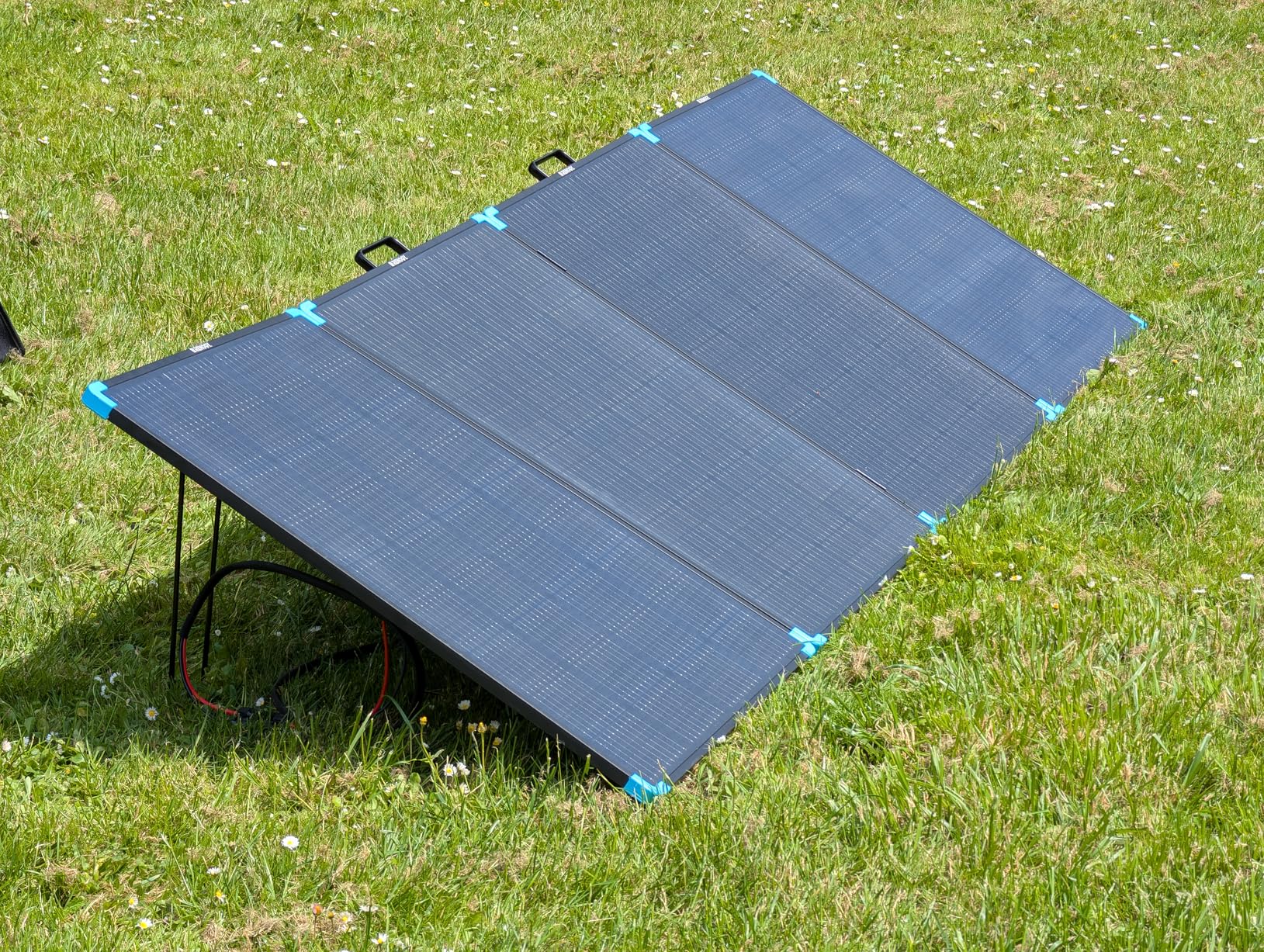 Renogy 400W Portable Solar Panel Suitcase, 23% High Efficiency Foldable Solar Charger for Power Station, Durable for Decades, with Sturdy Kickstands, IP67 Waterproof for RV Camping Off-Grid Blackouts customer photo 2