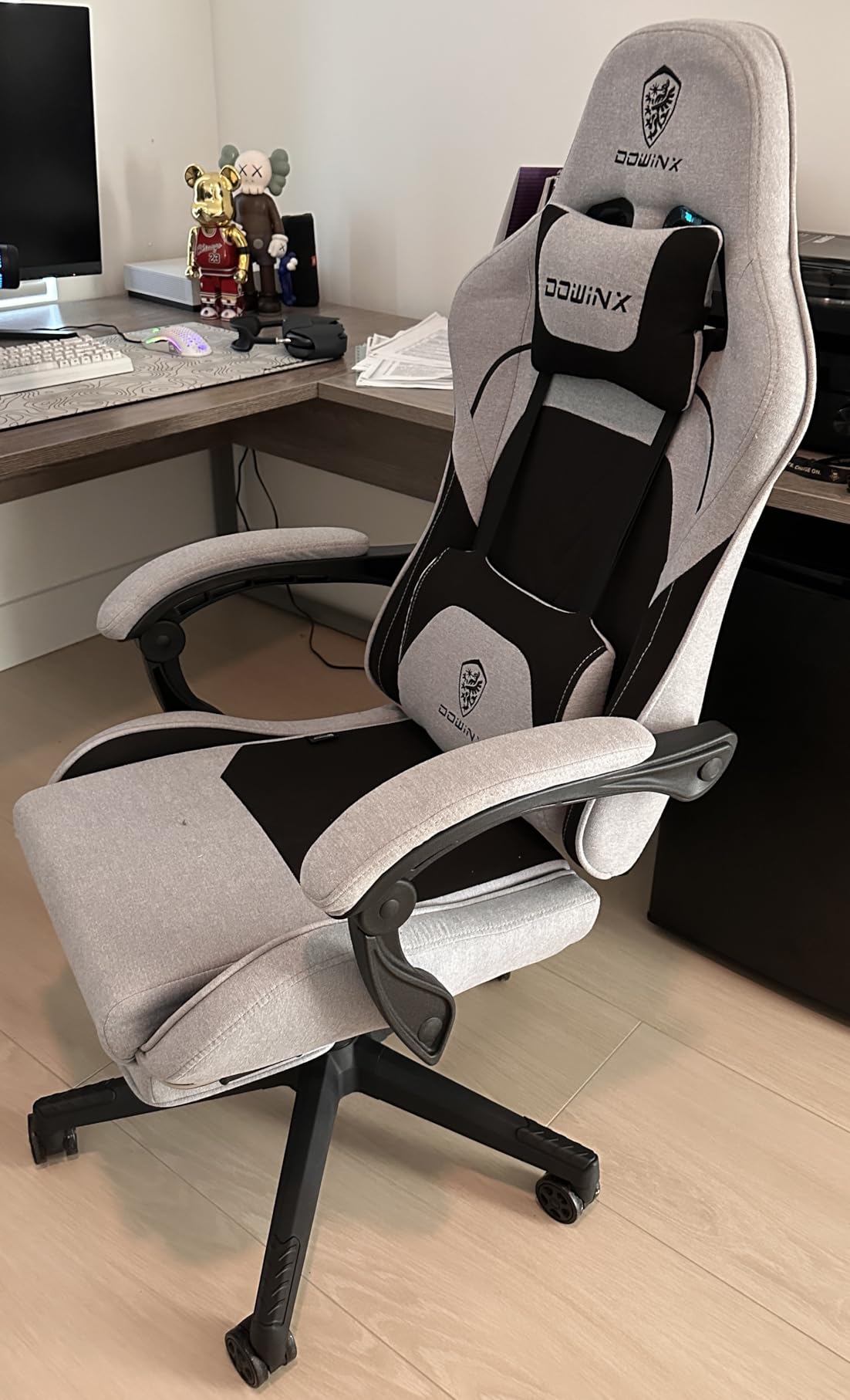 Dowinx Gaming Chair Fabric with Pocket Spring Cushion, Massage Game Chair Cloth with Headrest, Ergonomic Computer Chair with Footrest 290LBS, Black customer photo 2