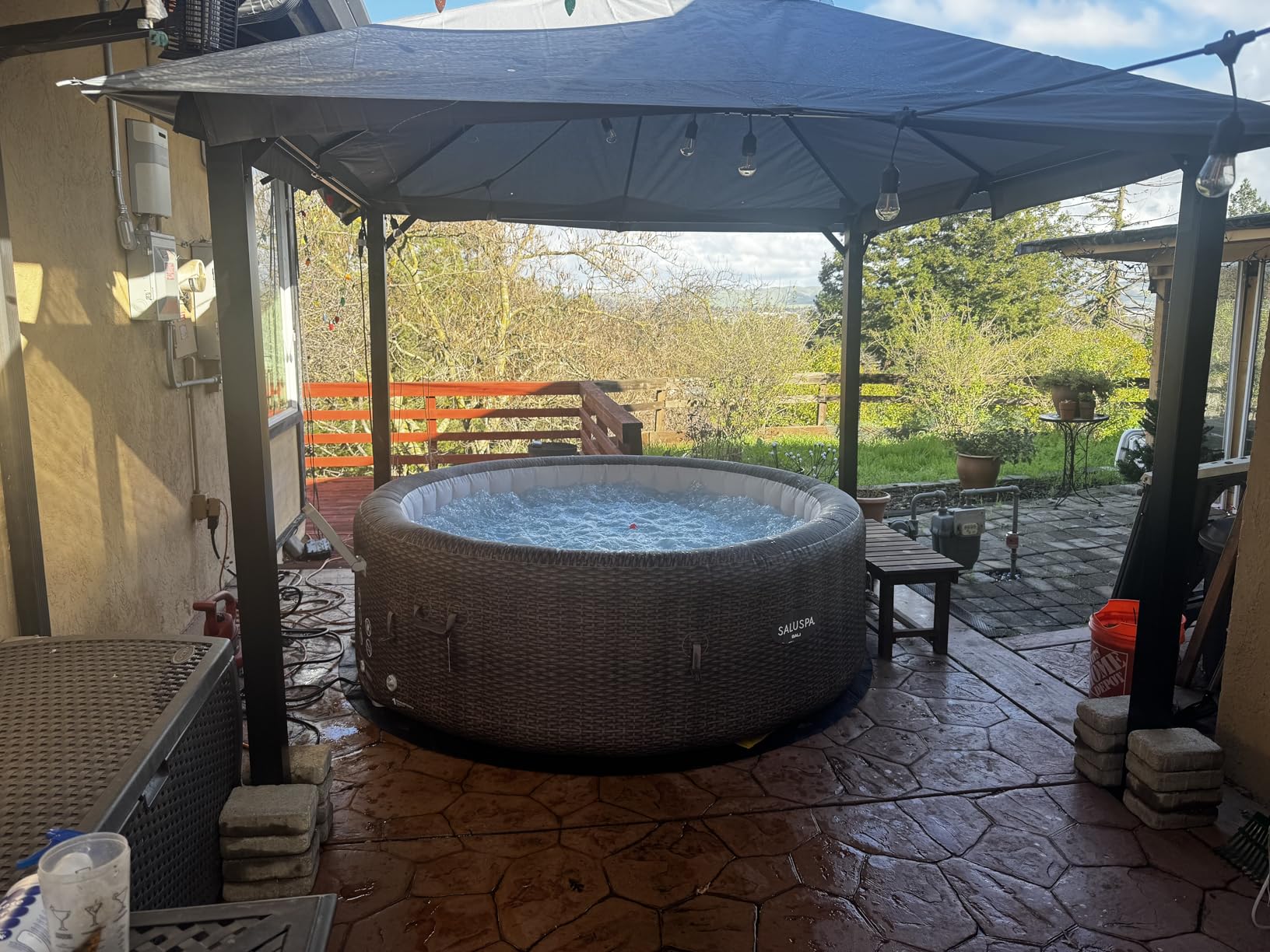 Bestway SaluSpa Bali 4 to 6 Person Inflatable Hot Tub, Round Energy-Efficient Portable Outdoor Spa with 140 AirJets, 77