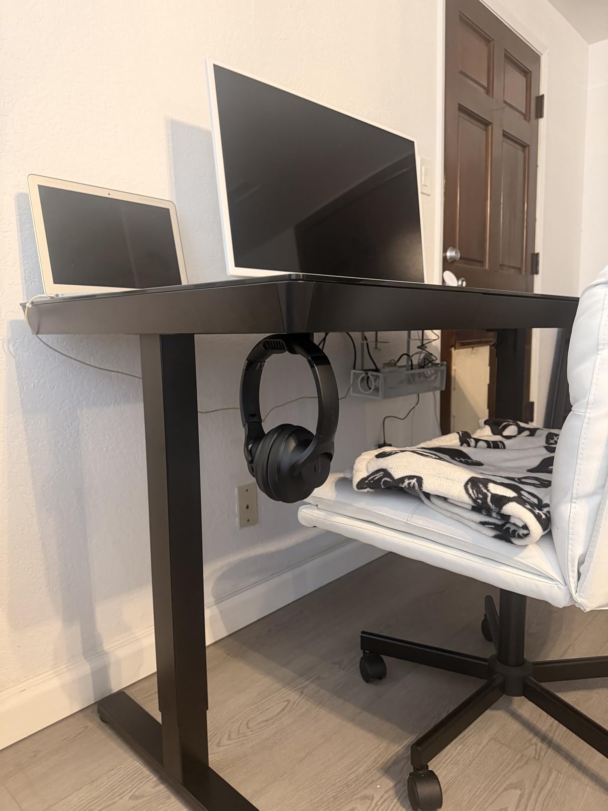 Marsail Glass Standing Desk with Drawer, 55 x 28 inch Electric Standing Desk, Adjustable Height Desk with Storage & USB Charging Ports, One-Piece Standing Desk for Home & Office, White customer photo 1