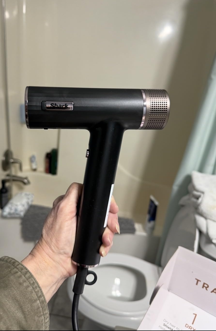 Shark SpeedStyle Pro Professional Performance High-Velocity Hair Dryer System with Scalp Shield and IQ Speed Styling & Drying Suite, Straight and Wavy Hair, Lightweight, Ionic, No Heat Damage, HD731 customer photo 1