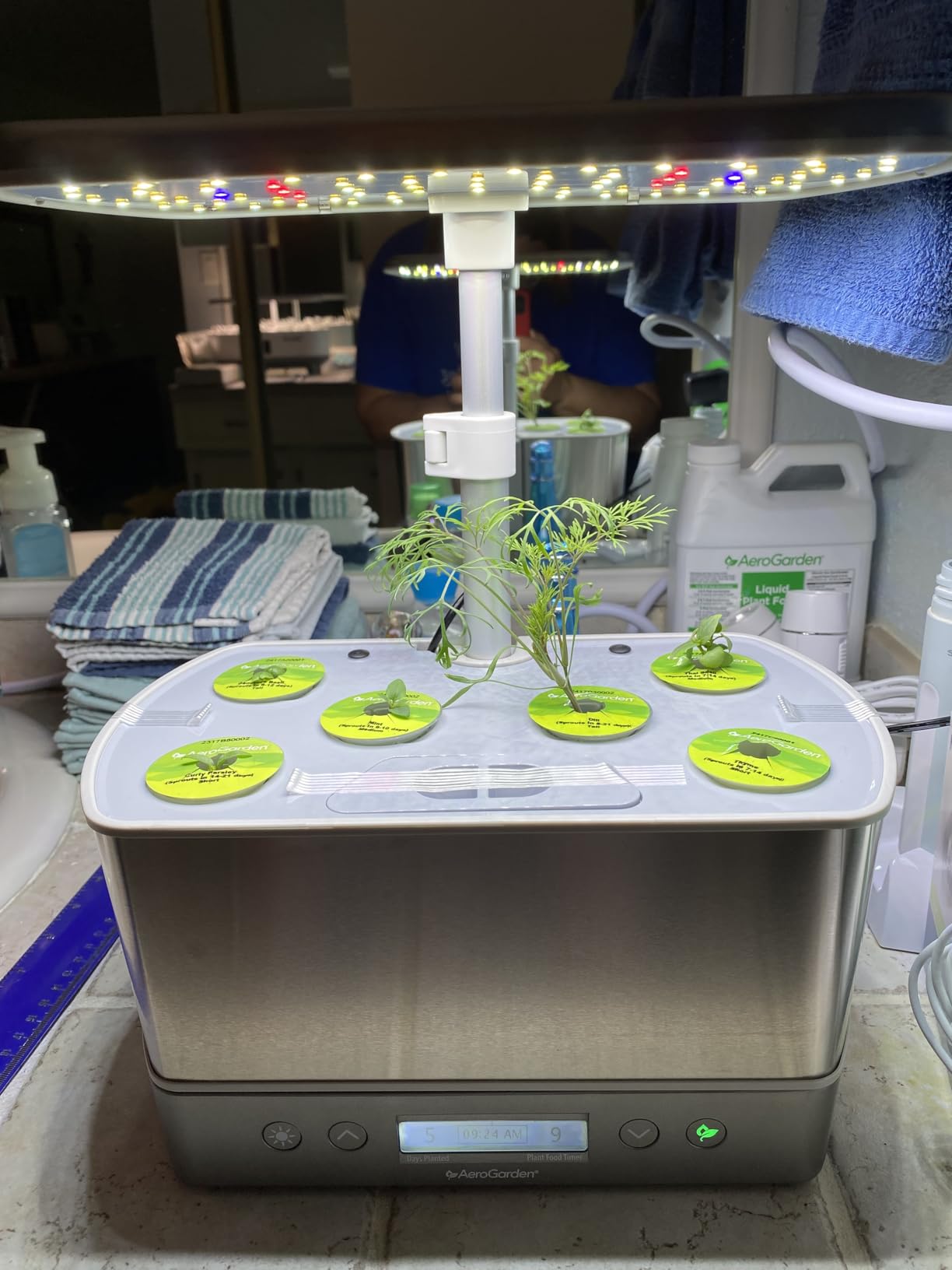 Ahopegarden Hydroponics Growing System Kit Indoor Herb Garden with Grow Light 12 Pods, LCD Touch Panel customer photo 2