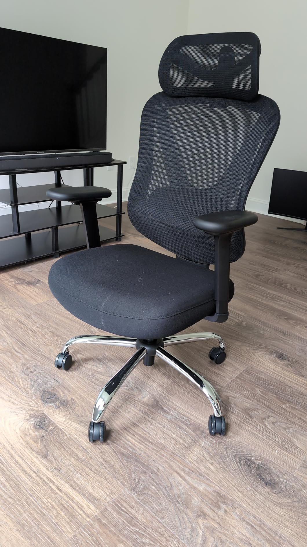 HOLLUDLE Ergonomic Mesh Office Chair - 3D Adjustable Lumbar Support & 3D Armrests, V-Shaped Back, Adjustable Desk Chair for Office & Home, Black customer photo 1