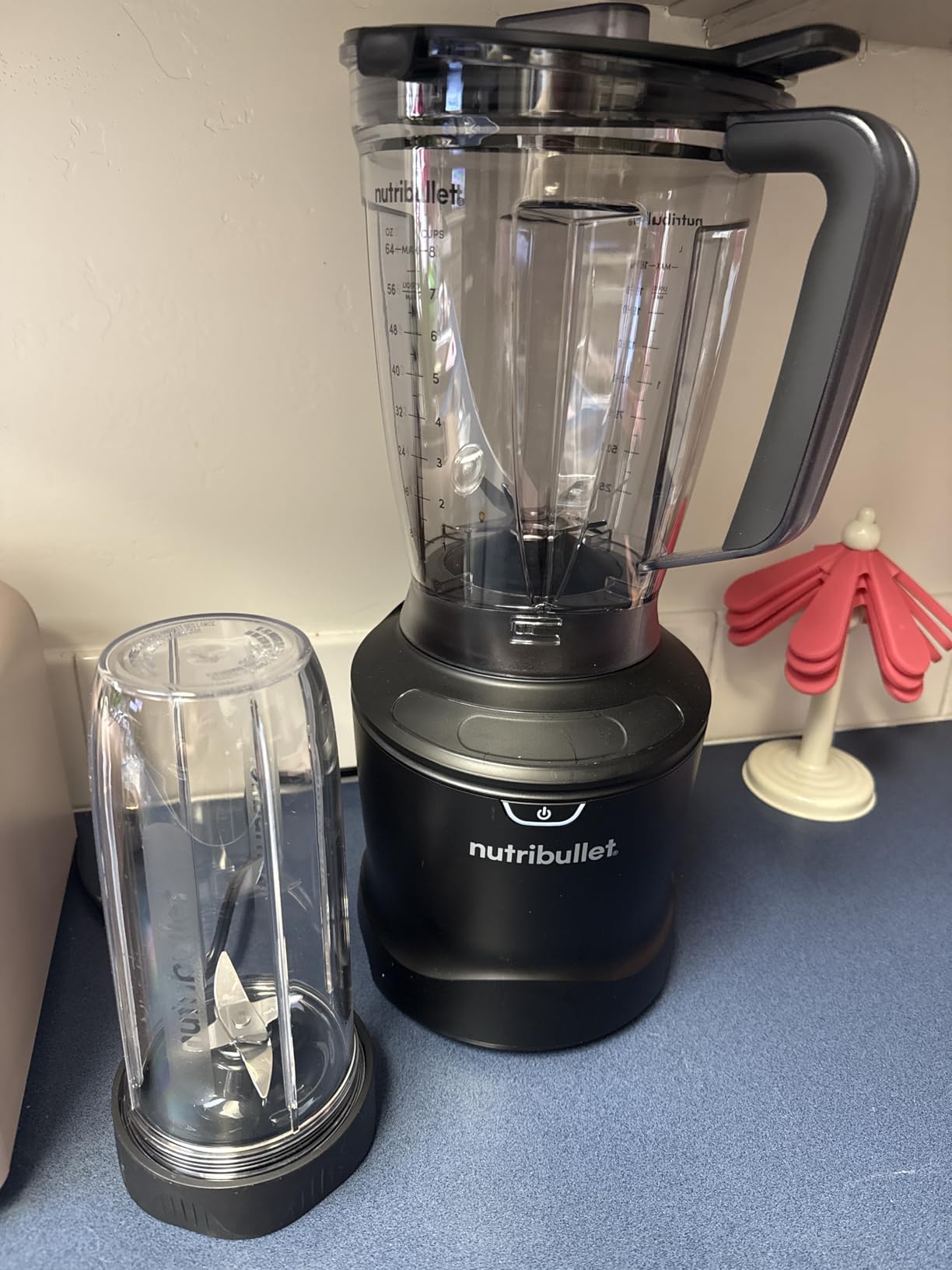 nutribullet SmartSense Blender Combo, 1400W, 64oz Pitcher, 32oz & 24oz Cups, 5-Speed, Smoothies, Ice and Frozen Fruit, Nut Milk, Soup, Matte White, NBF50700AW customer photo 2
