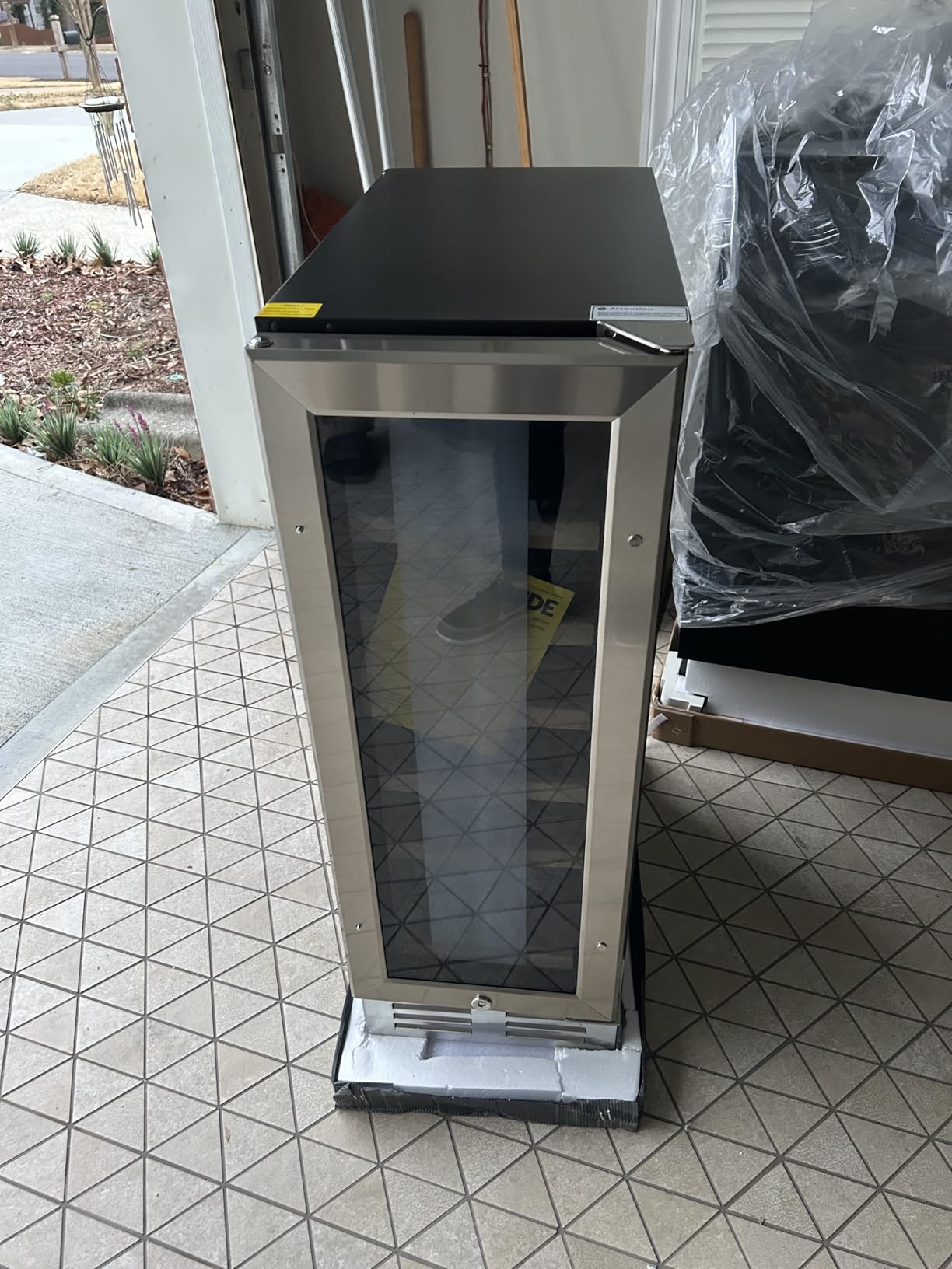 Icyglee 15 Inch Dual Zone Wine Fridge, 30 Bottles Under Counter Wine Cooler Refrigerator with Double-Layer Glass Door for Home Office Bar, Built-in Wine Refrigerator with Security Lock, 40-65°F customer photo 2