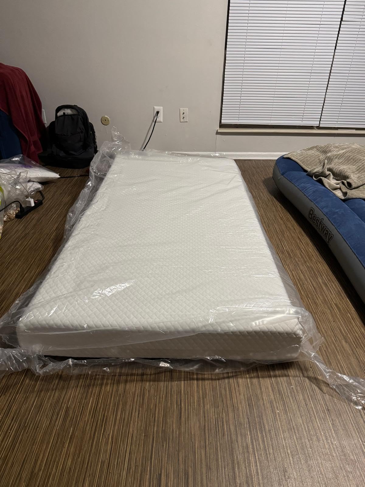 EGOHOME 10 Inch Queen Mattress, Memory Foam Mattress in a Box with Cooling Green Tea Gel, Relieve Pressure with Medium Firm Support, CertiPUR-US Certified, 80''L x 60''W, White customer photo 1