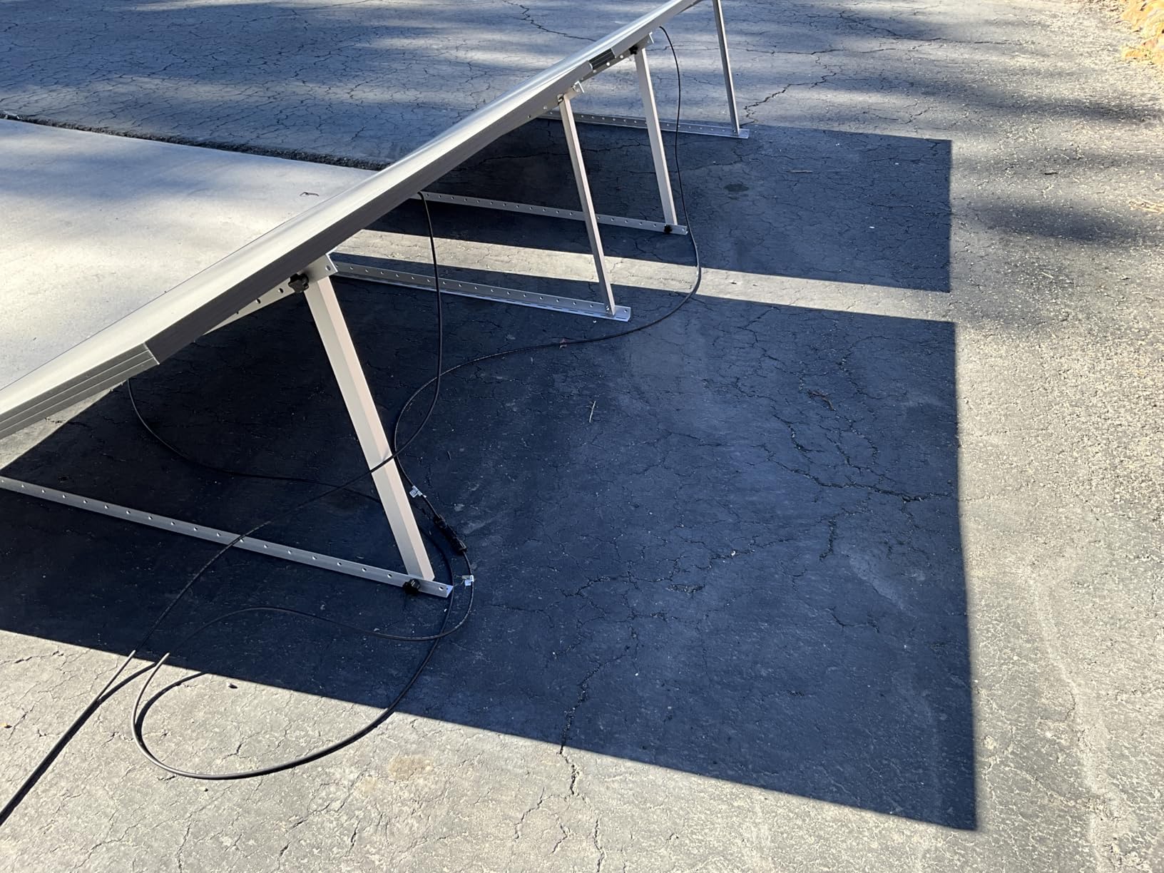 DOKIO 400W 31V Mono Solar Panel - Works for 12V/24V Systems, Equipped with 9.84ft MC4 Wiring, Perfect for Gardens, Courtyards, Greenhouses, Sheds, Terraces & Off-Grid Battery Charging customer photo 2