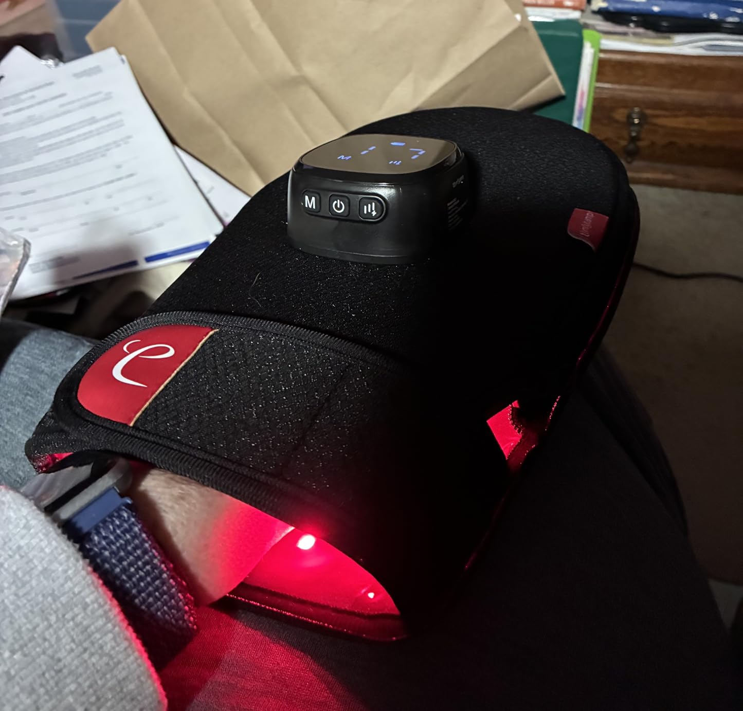 Comfytemp 5000mAh Cordless Red Light Therapy Glove for Hand, 360 Degree Dual-Sided 100 LEDs Near Infrared Wrap, 13W Portable Pad for Wrist Finger Joint, 660nm & 850nm customer photo 1