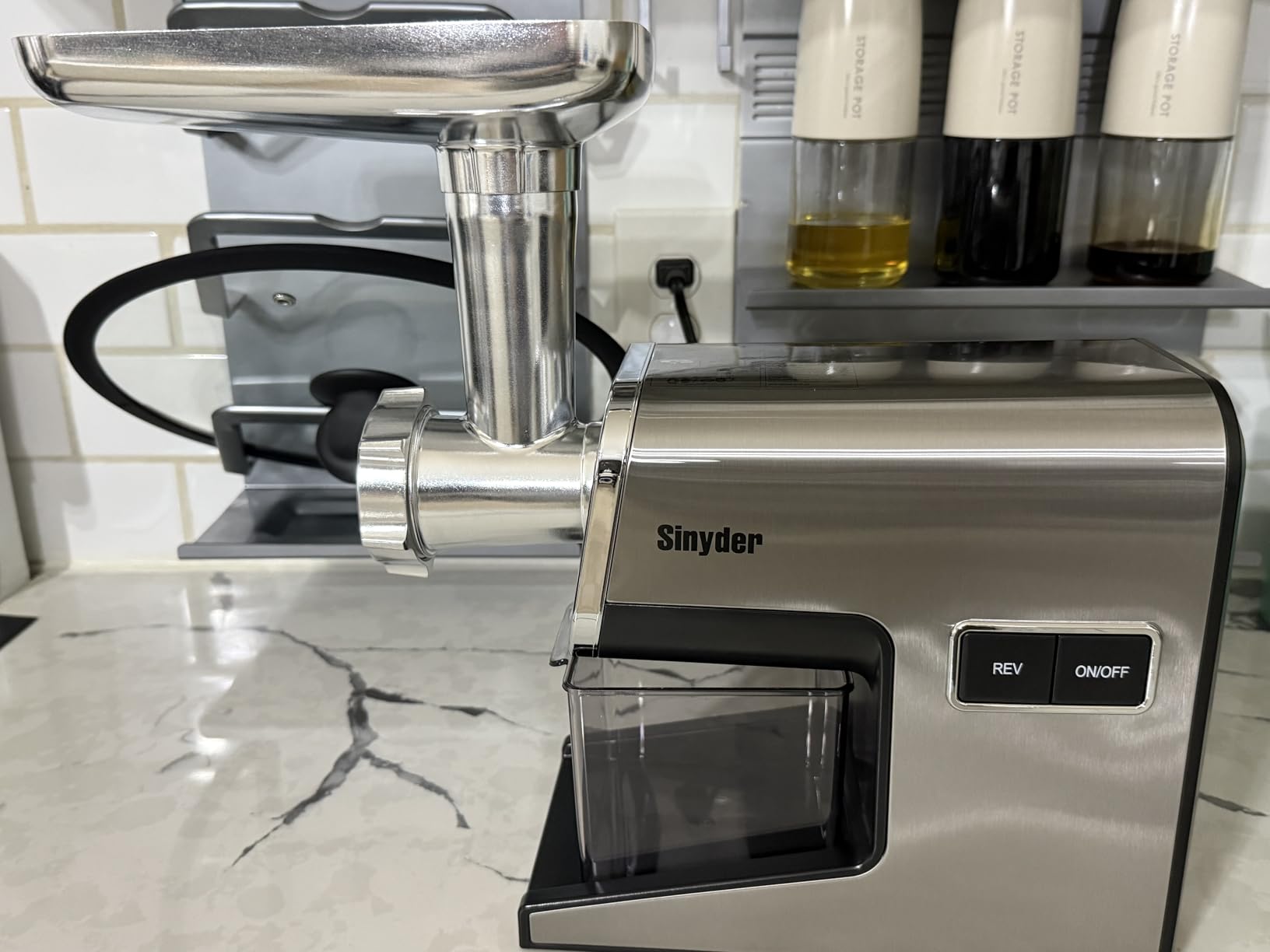 Sinyder Electric Meat Grinder,3000 Max Heavy Duty Stainless Steel Meat Mincer with 2 Blades,3 Grinding Plates,3 Sausage Stuffer Tubes & Kubbe Kit for Home & Kitchen Using customer photo 2