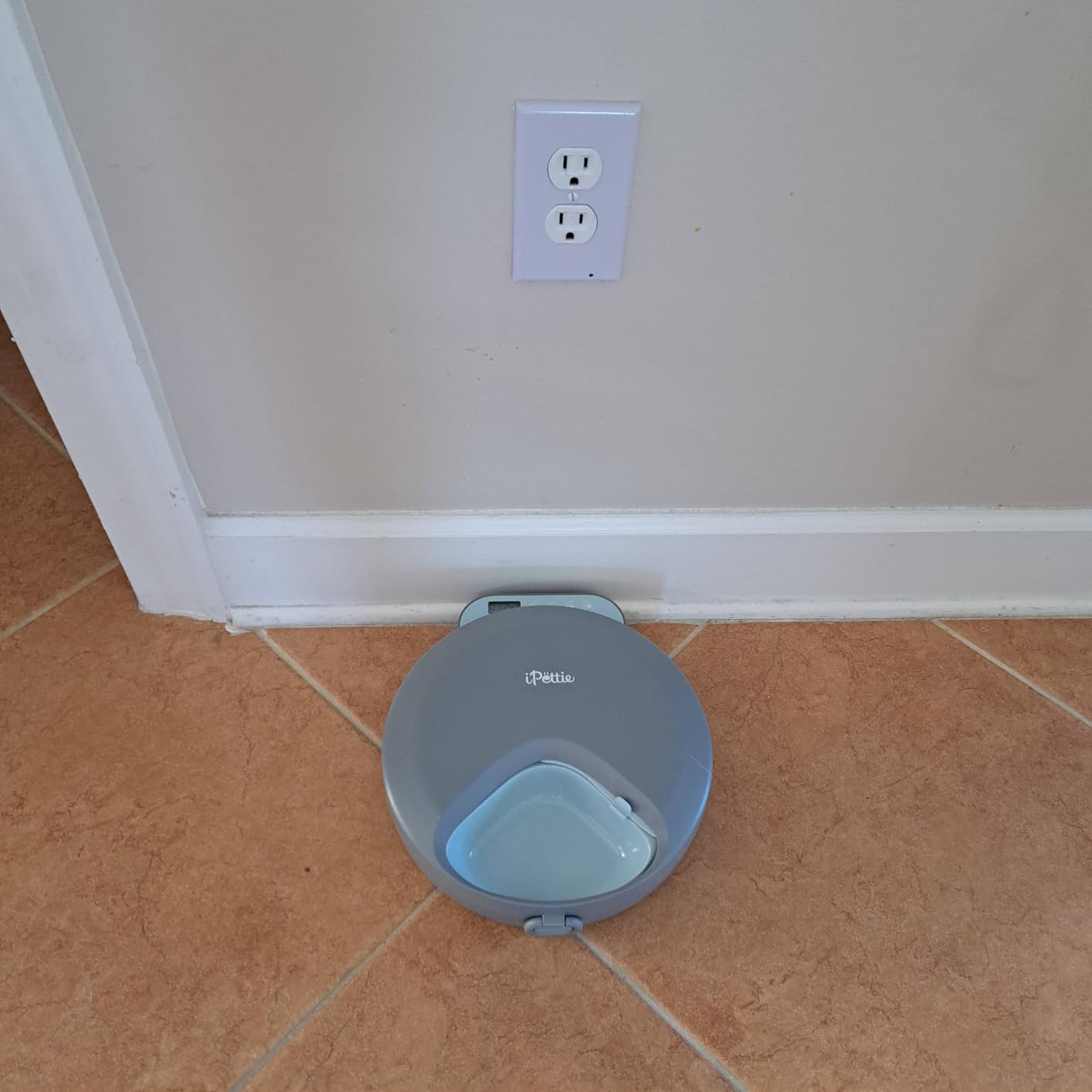 iPettie Zharko Four Meals Automatic Wet Food Feeder - True 4 Meal Design with Locking Lid, Smart Cat Timer Automatic Feeder for Wet Cat Food, Two Ice Packs, Easy to Clean & Portable Design customer photo 2