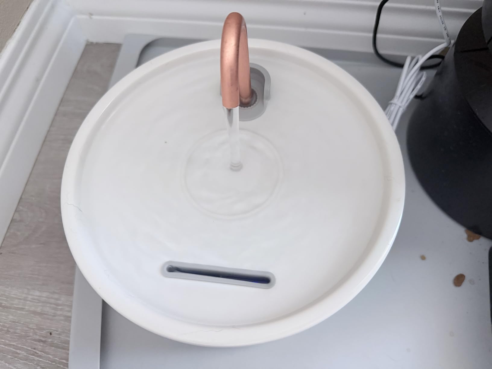 MISFANS Ceramic Cat Water Fountain - 2.1L/71oz - All-Ceramic Body & Pure Copper Water Spout - Non-Toxic - Automatic Pet Drinking Fountain Indoor with Ultra-Quiet Pump, and 3Pcs Filter & Sponge (White) customer photo 1