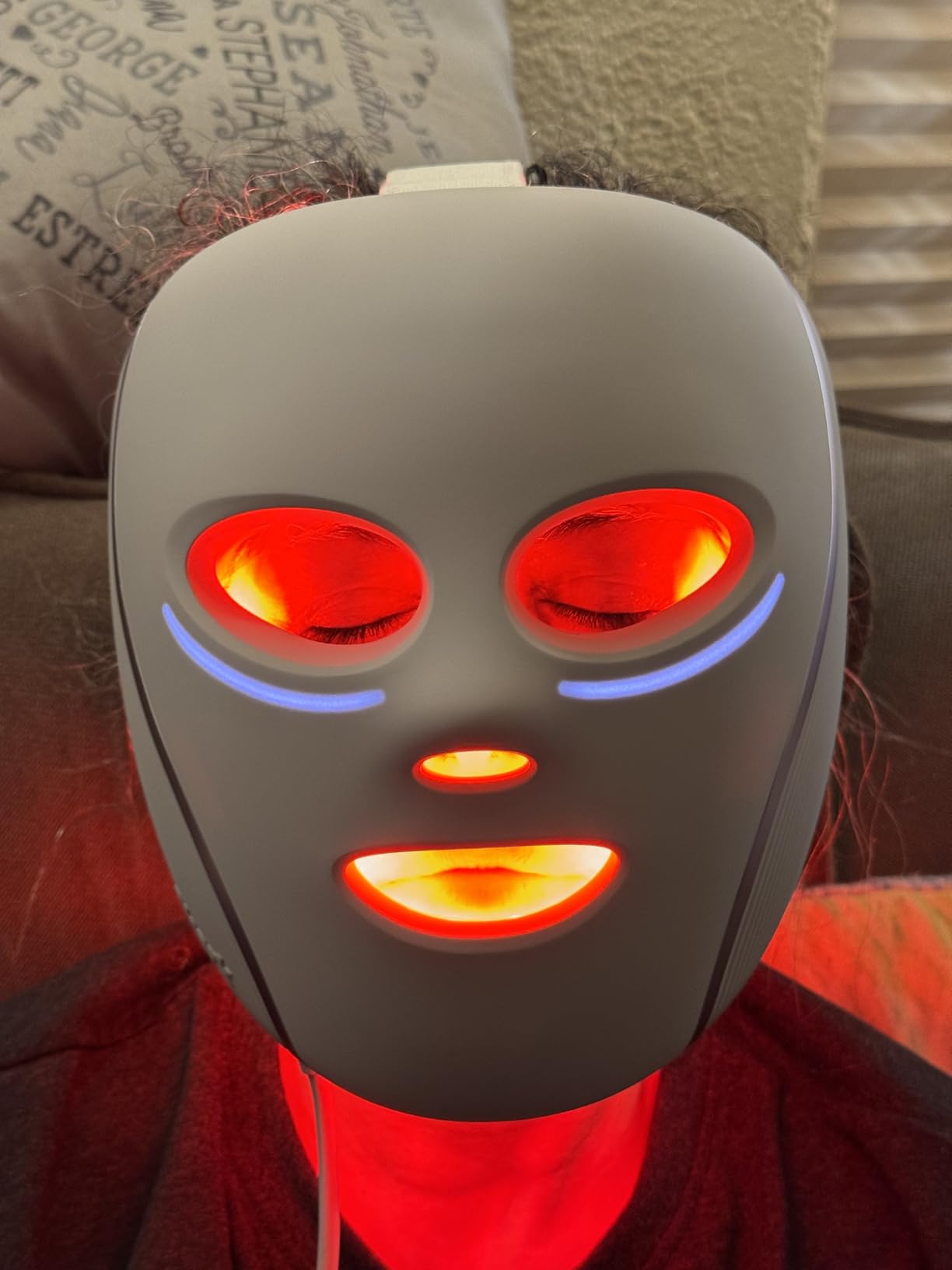 Shark CryoGlow LED Face Mask with Under-Eye Cooling, Anti-Aging & Blemish Repair, Red & Blue LED, Infrared Light Therapy, USB-C, Remote Control, Storage Bag, Blue Frost, FW312 customer photo 1