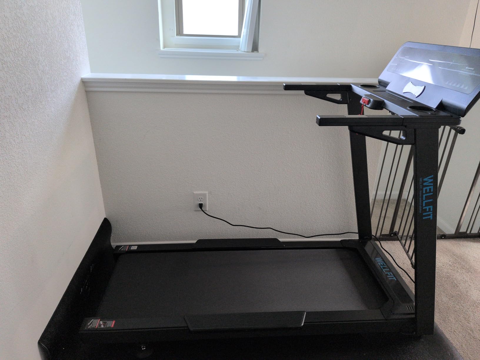 WELLFIT Auto Incline Treadmill, 15% Incline Heavy Duty with Pulse Sensor, 4.5HP, 10 MPH, 500 lbs Capacity customer photo 1