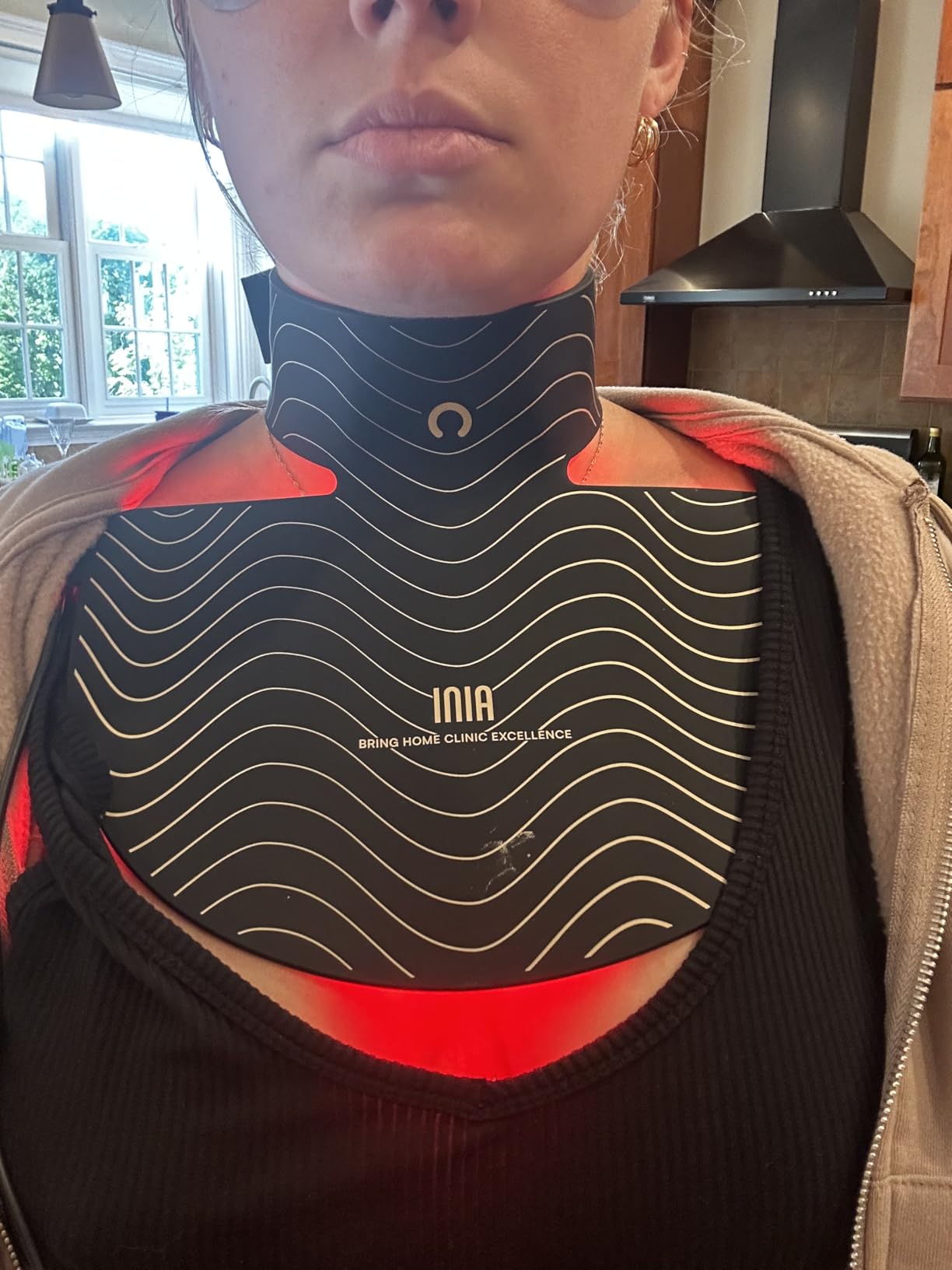 INIA Red Light Therapy Mask for Neck & Décolleté - 850nm NIR + 3 Light Modes for Anti-Aging, Firming & Radiant Glow - Red Light Skincare Device with 2600mAh Rechargeable Controller, 228 LED Chips customer photo 1