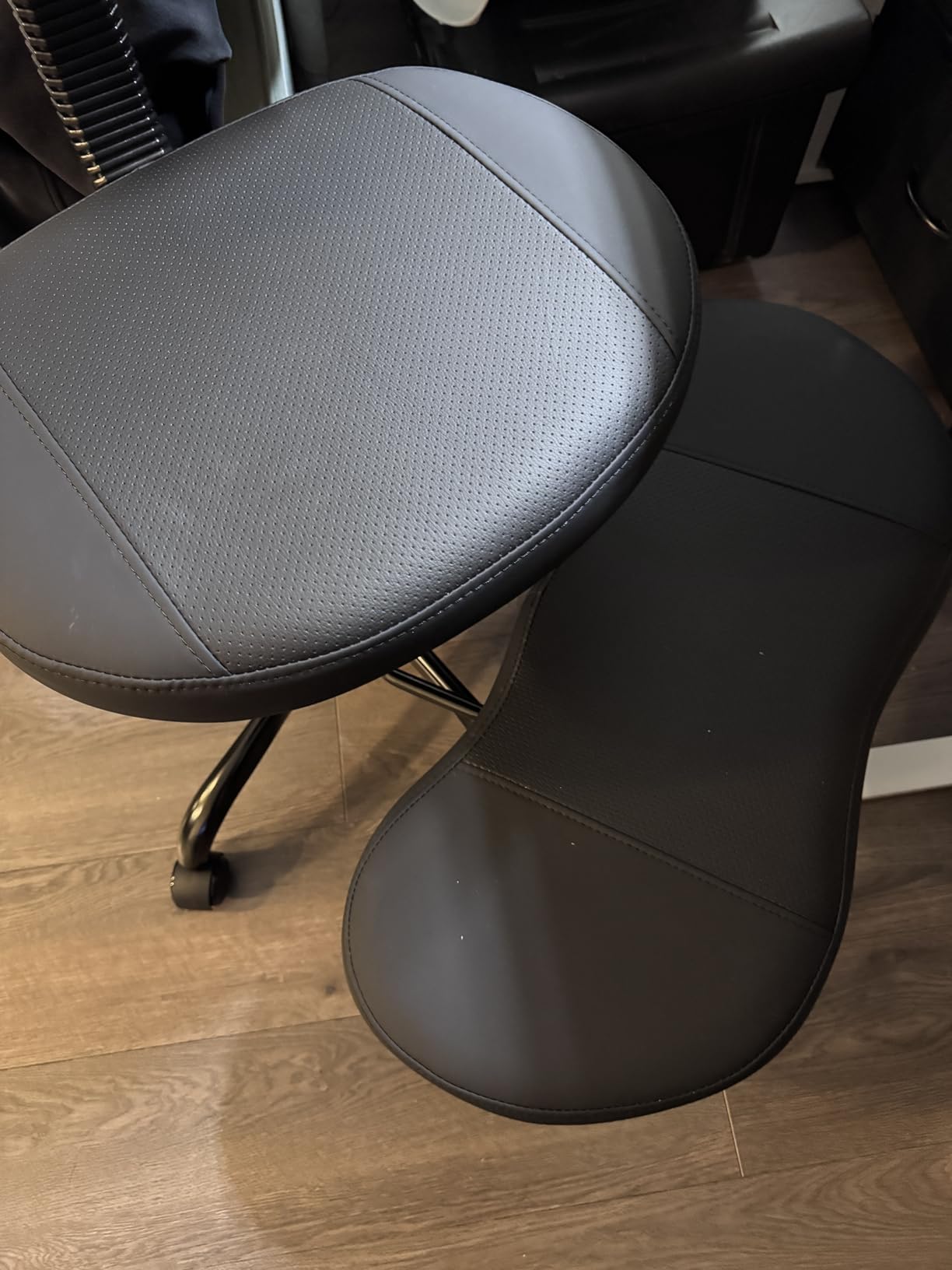 AtHope Cross Legged Office Chair, Criss Cross Desk Chair ADHD Meditation Kneeling Yoga Seat with Adjustable Height, Lumbar Support, Wider Footrest and Wheels (Black) customer photo 1