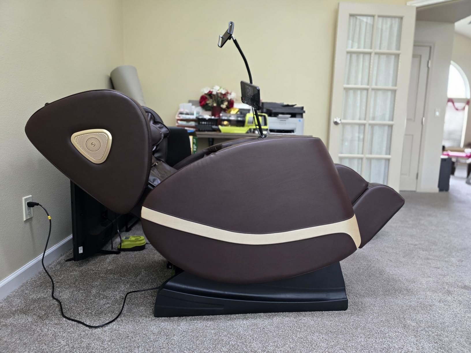FURNIMAT 2026 Massage Chair Full Body, Zero Gravity Massage Chair with 10 Fix Rollers, Airbags, Heating, Foot Massage, Auto Modes, Bluetooth Speaker, Smart Screen Controller (Brown Premium) customer photo 2