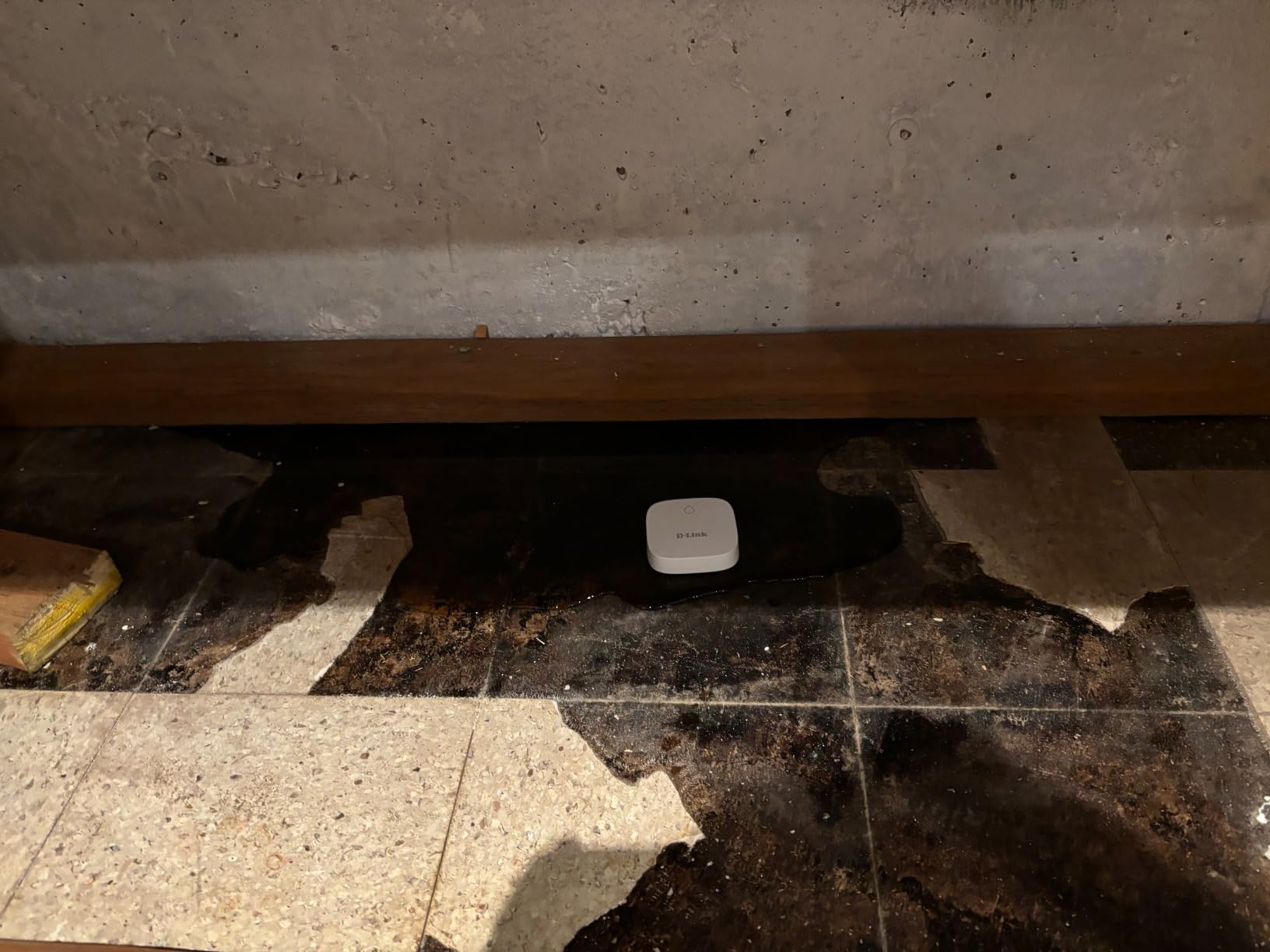 D-Link Next-Gen WiFi Water Leak Detector Starter Kit with 2 sensors - Loud 100 dB Sound Alarm - App Alert - LED Strobe Light - No Hub Required - Works with Google - 1000ft Ultra-Long Range - Expandable (SW-A11KT) customer photo 1