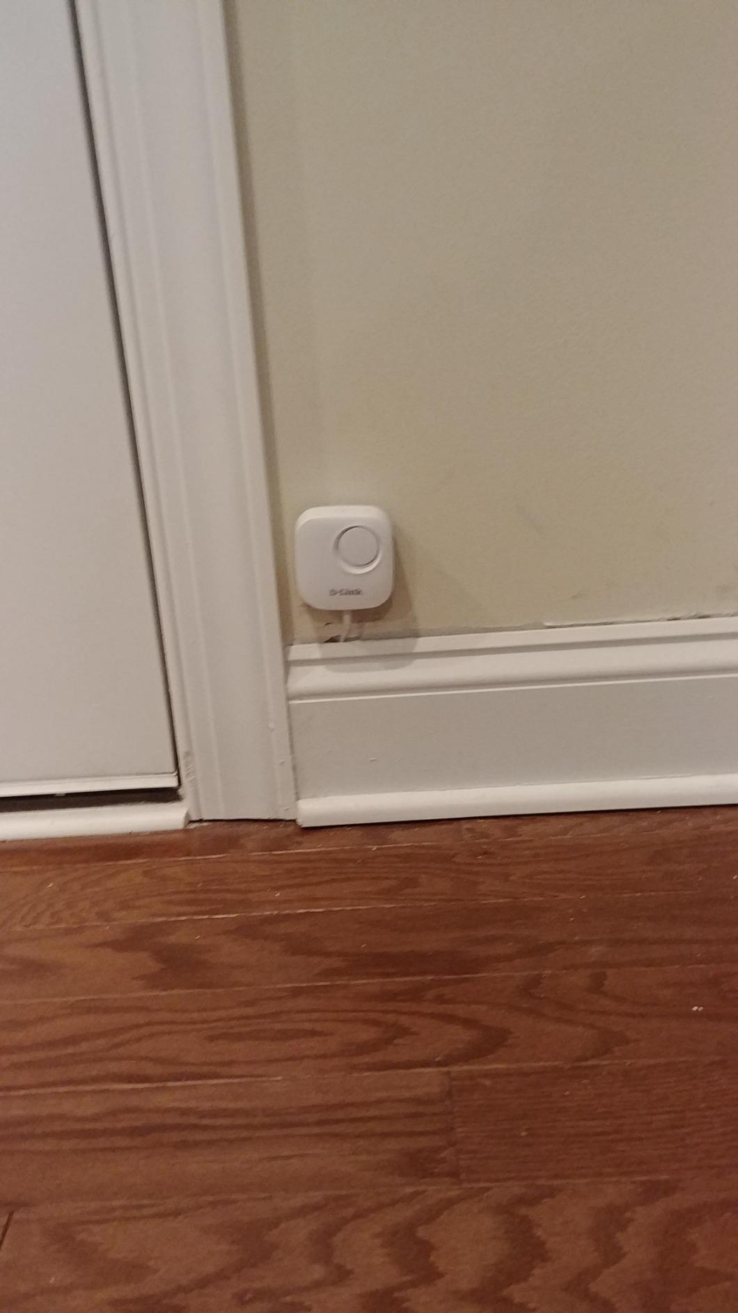 D-Link Next-Gen WiFi Water Leak Detector Starter Kit with 2 sensors - Loud 100 dB Sound Alarm - App Alert - LED Strobe Light - No Hub Required - Works with Google - 1000ft Ultra-Long Range - Expandable (SW-A11KT) customer photo 2