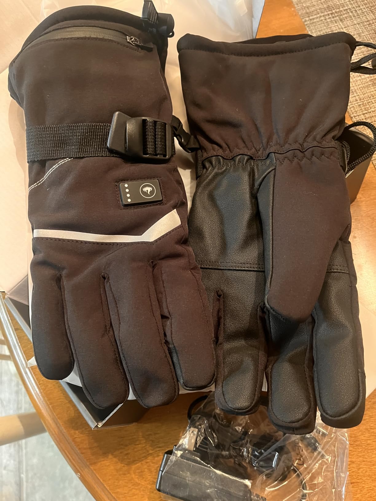 Heated Gloves, Rechargeable Heated Gloves for Men Women, Waterproof Electric Heating Ski Gloves with Touchscreen for Cold Weather Motorcycle Skiing Snowboarding Hiking Hunting Gifts (Black,M) customer photo 2
