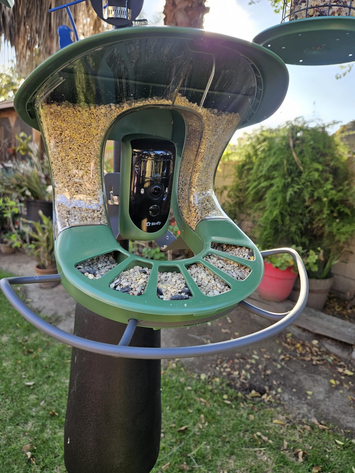 Birdfy 2 Smart Bird Feeder with Camera, AI Identifies Bird Species, Dual-Lens 2K Camera for Live Streaming & Close-Up Photos, Solar-Powered Backyard Birdwatching Gift customer photo 2