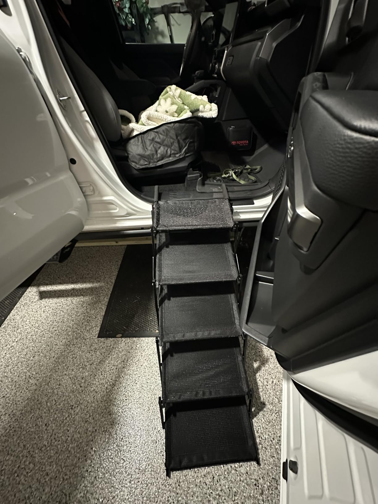Oiilores Foldable Dog Stairs for Large Dogs - Extra Wide Pet Ramp for Cars, SUV, Non-Slip Surface, Supports Up to 250 Lbs, 5 Steps customer photo 2
