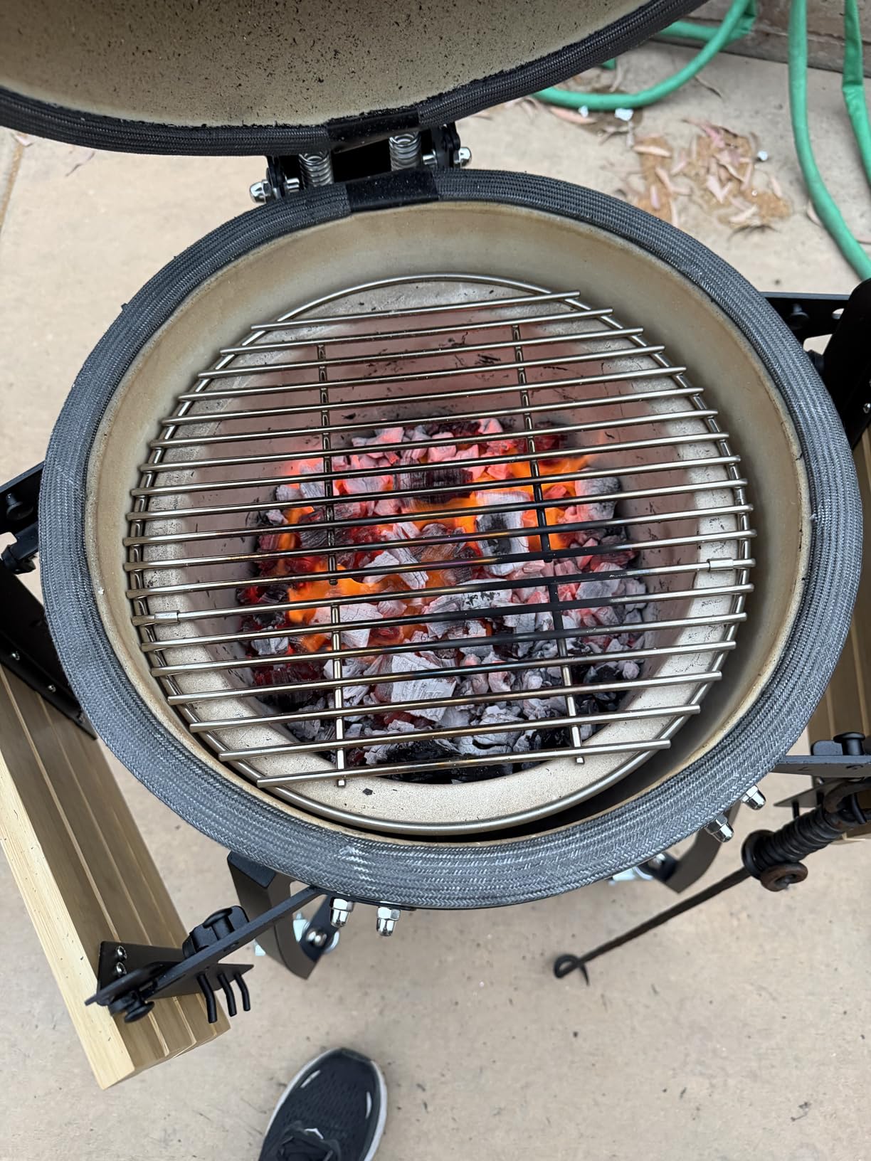 London Sunshine 15-inch Ceramic Kamado Charcoal BBQ Grill & Smoker with Locking Casters, Foldable Side Shelves, Stainless Steel Grates, and Tall Stand (Green) customer photo 1