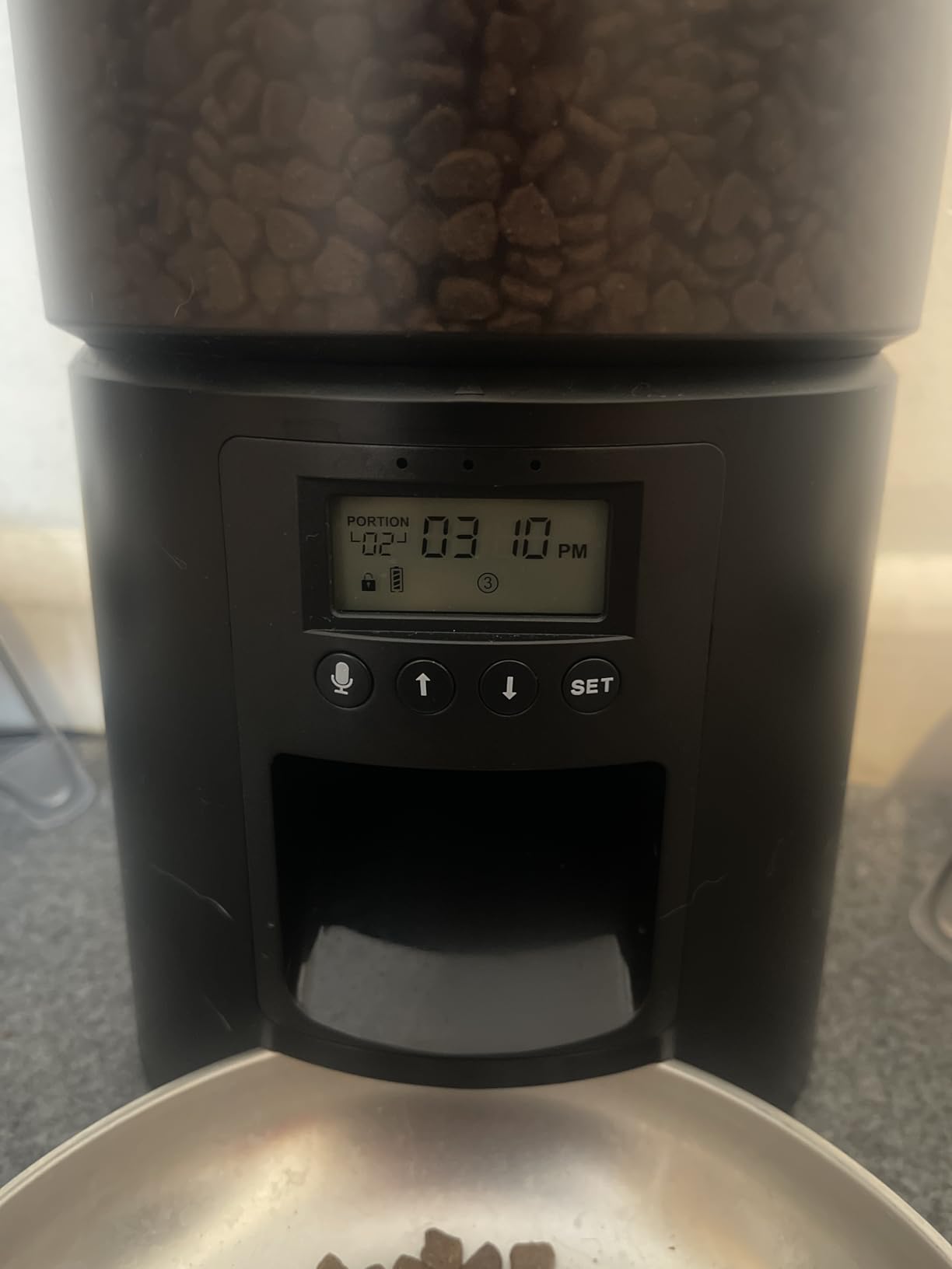 Automated Cat Feeder, Clear 4.2L Dry Food Dispenser with Single Bowl, Programmable Timed Pet Feeder for Up to 6 Daily Meals, 10-Second Voice Message & Dual Power Backup (Black, 4.2L Press Version) customer photo 1
