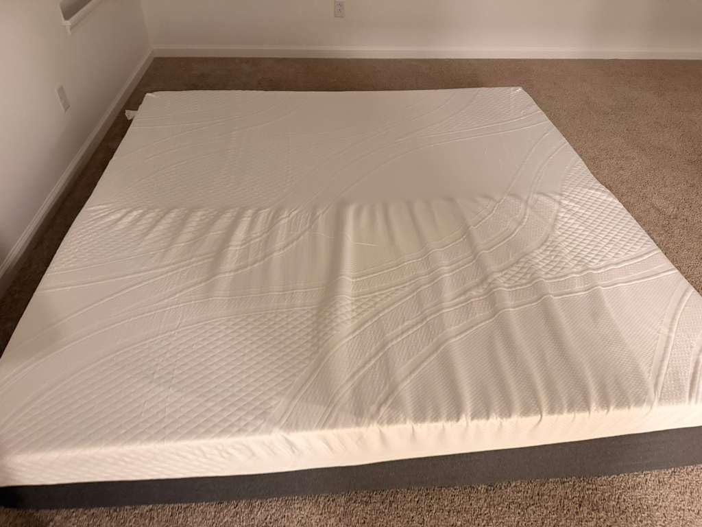 Novilla Bliss Cooling Queen Size Mattress, 12 Inch Gel-Infused Memory Foam Mattress Queen Size in a Box with Cool-Touch Nylon Cover, Pressure Relief & Body Support with CertiPUR-US Certified Foam customer photo 2