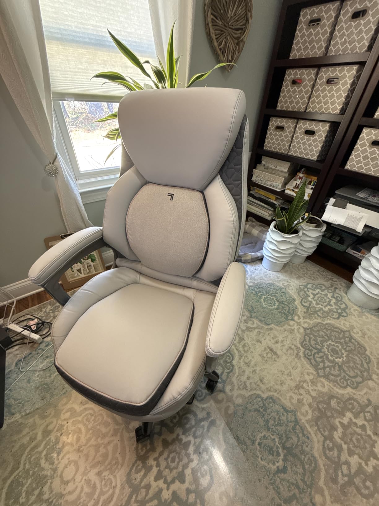 Sharper Image S600 Active Lumbar Ergonomic Bonded Leather Swivel Executive Massage Chair, White/Gray customer photo 1