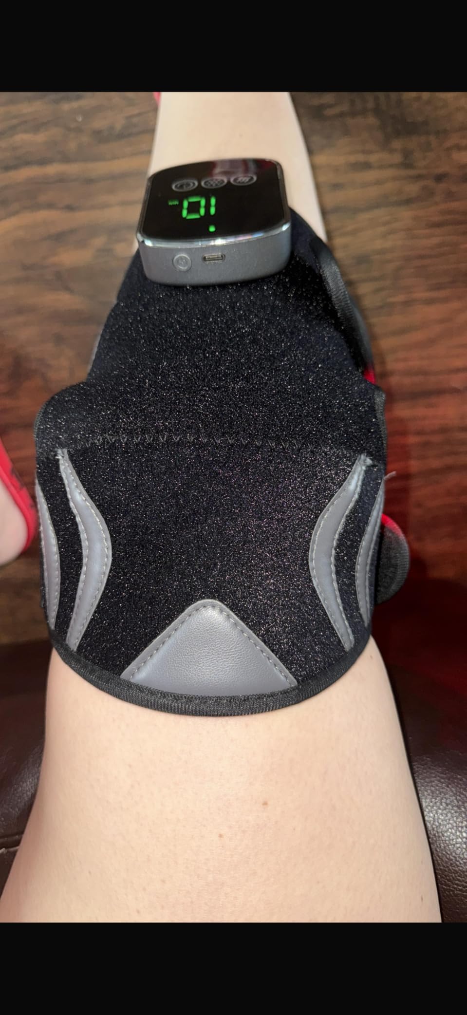 Red Light Therapy Knee Brace with Massage, 3 Vibration Knee Massager with 660nm 850nm Infrared Red Light, 5000mAh Cordless Electric Heated Knee Wrap for Knee Joint Elbow, Gift for Men Women customer photo 1