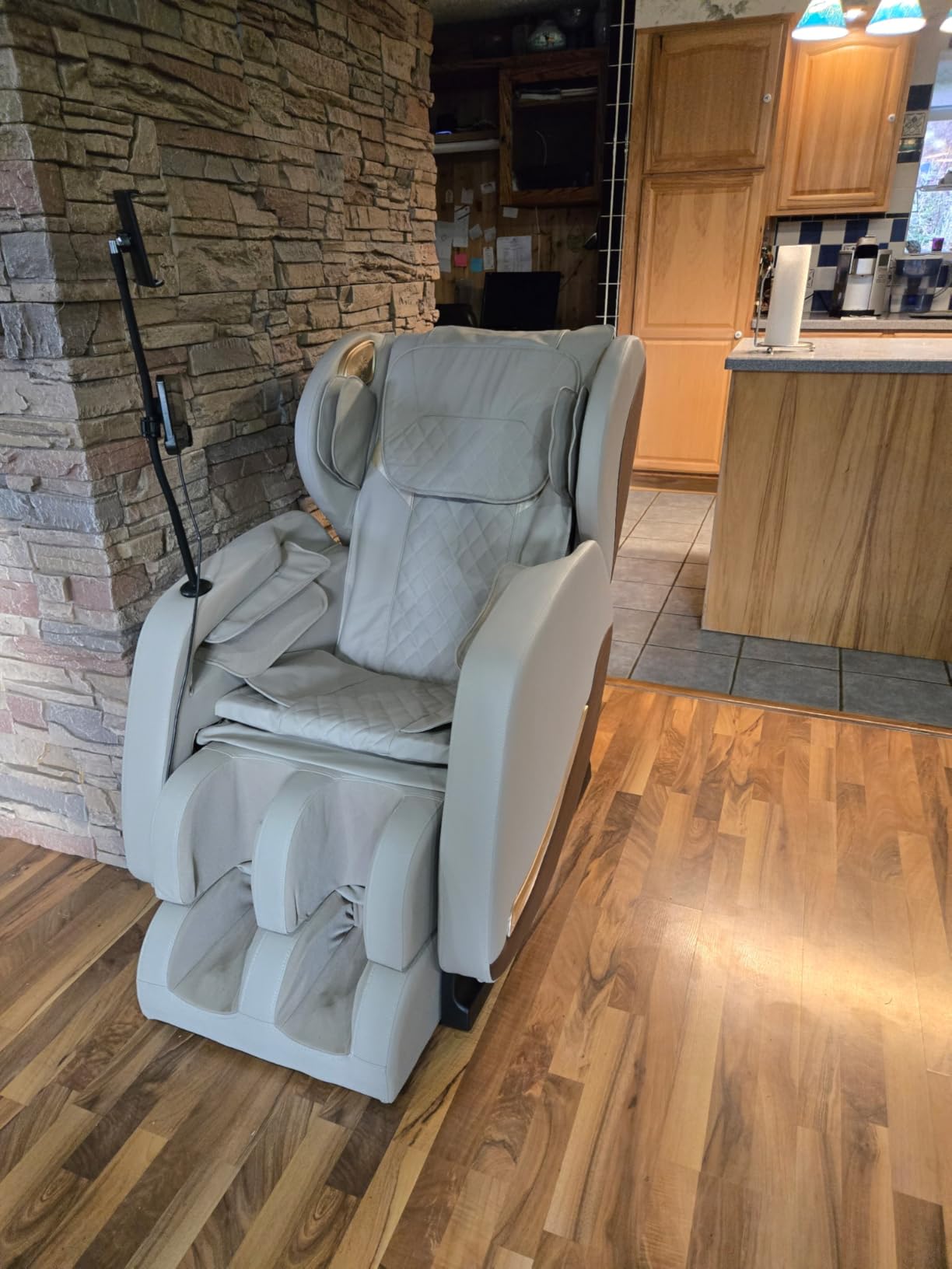 2026 Massage Chair, Massage Chairs Full Body and Recliner with 10 Fixed Points, Zero Gravity, Wood Grain Leather, Foot Massage, Airbags, Lumbar Heating, Bluetooth and Control Screen (Leather Black) customer photo 1