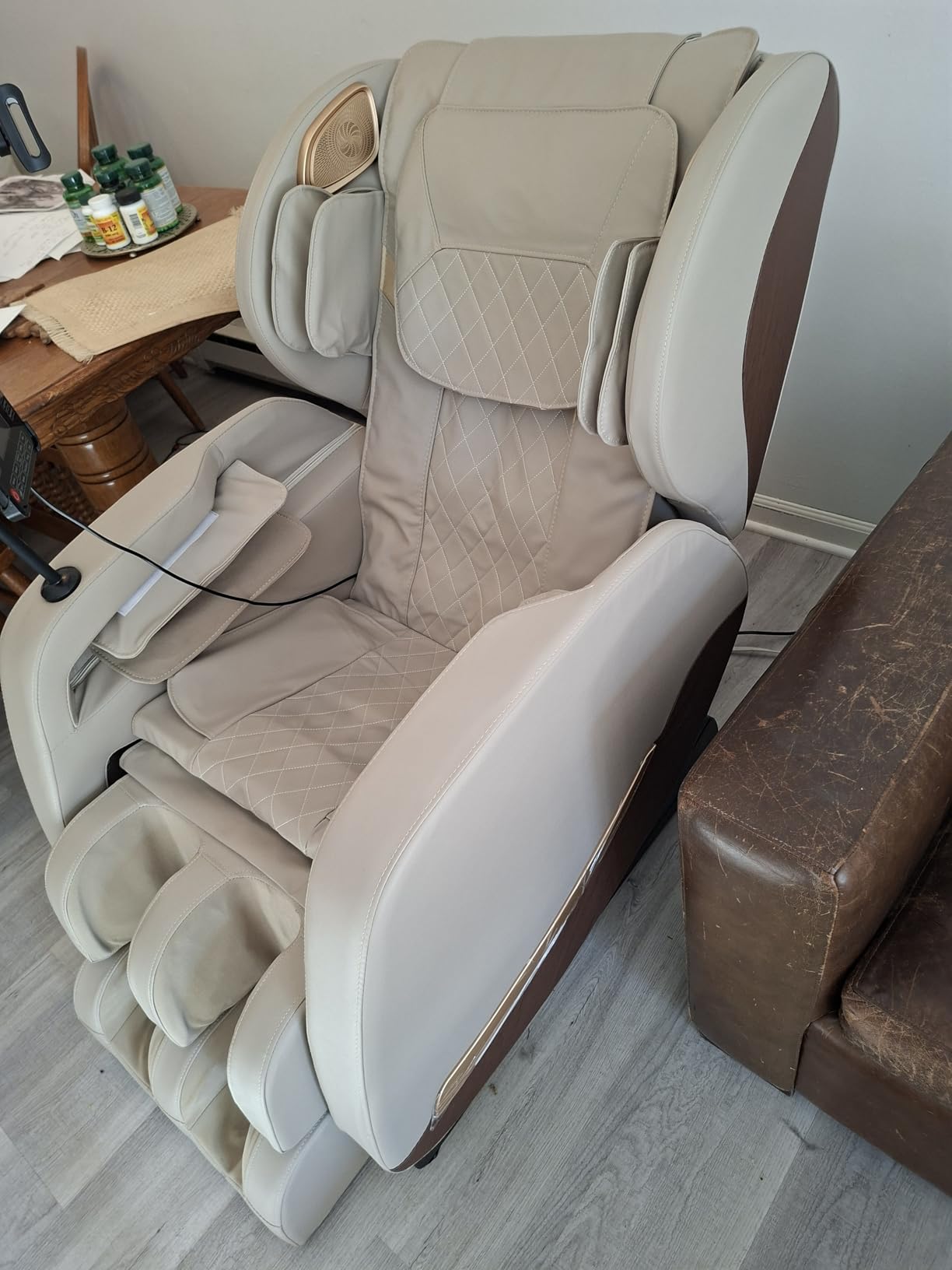 2026 Massage Chair, Massage Chairs Full Body and Recliner with 10 Fixed Points, Zero Gravity, Wood Grain Leather, Foot Massage, Airbags, Lumbar Heating, Bluetooth and Control Screen (Leather Black) customer photo 2
