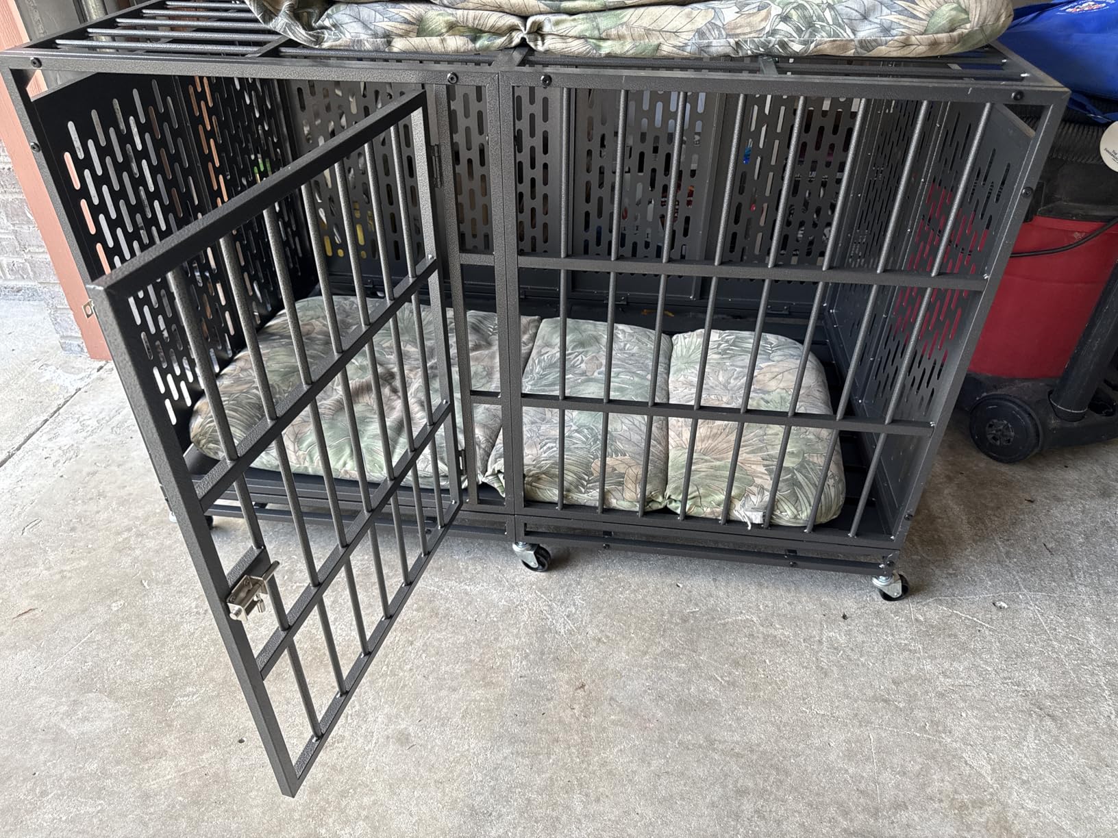 Snuowu 48 Inch Heavy Duty Dog Crate with Wheels, Metal Big Dog Cage for Large and Medium Dogs, Extra Large XL XXL Indestructible Dog Crate with Removable Tray. customer photo 1