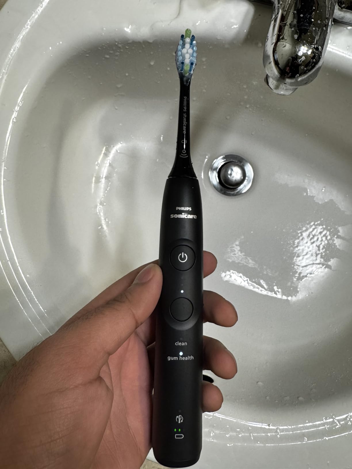 Philips Sonicare 5900 Series Electric Toothbrush, Pressure Sensor, 6 Brushing Settings, SmarTimer, BrushPacer, 21-Day Runtime, Gentle Professional-Clean Feel, for Sensitive Gums, Navy, HX7133/02 customer photo 1
