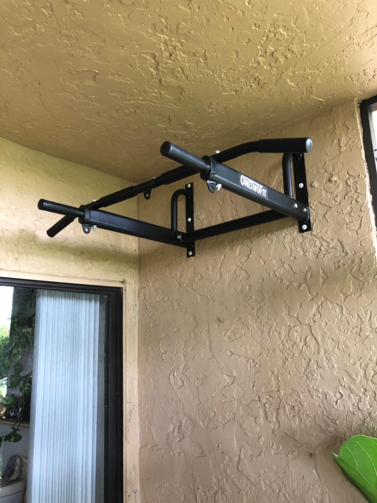 ONETWOFIT Pull Up Bar for Doorway, 440 lbs Heavy Duty Upper Body Fitness Workout Bar for Home Gym Exercise, Multi-Grip Strength Wall Mounted Door Frame Chin-Up Bar for Almost All Doors customer photo 2