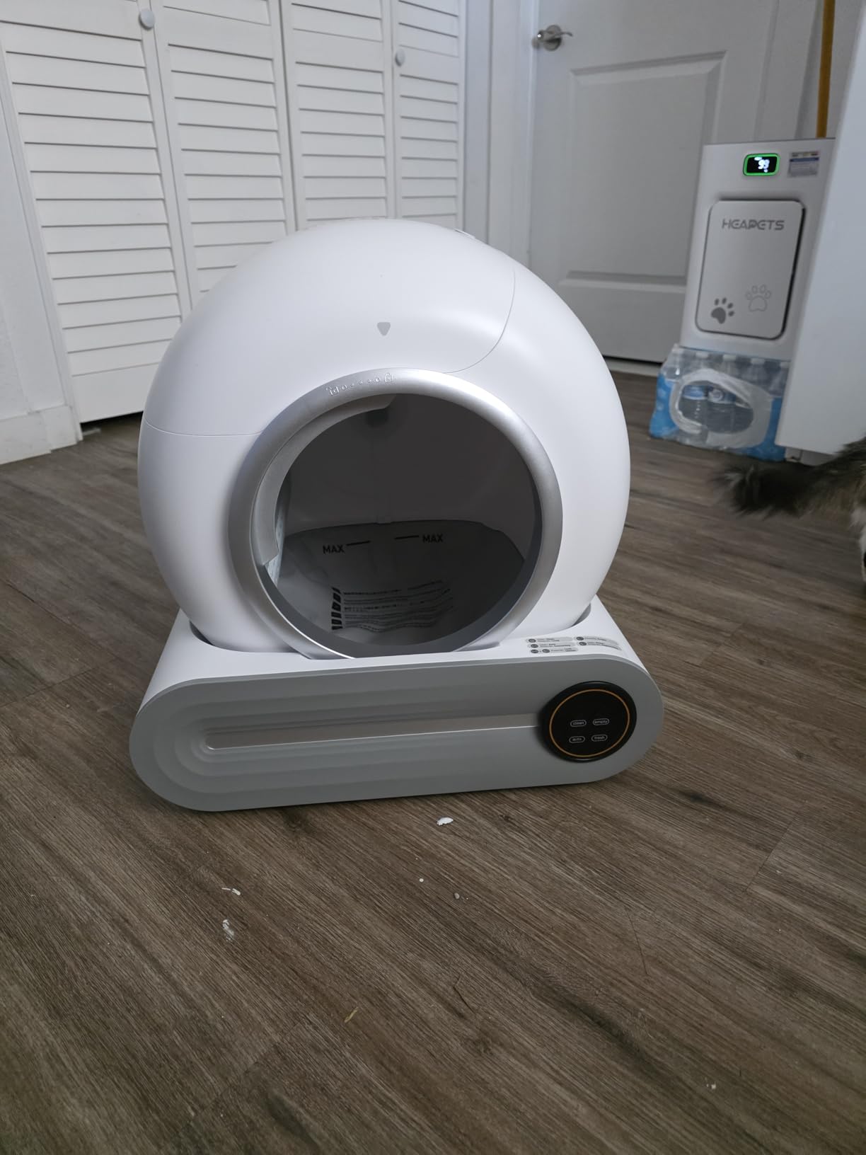 Automatic Litter Box, (2026) Multi-Function Upgrade Robot Self Cleaning Litter Box for Multiple Cats, 65L+9L Extra Large, APP Control, Deodorization, 3 Rolls Litter Bag Liners, 1 Odor Eliminator customer photo 1