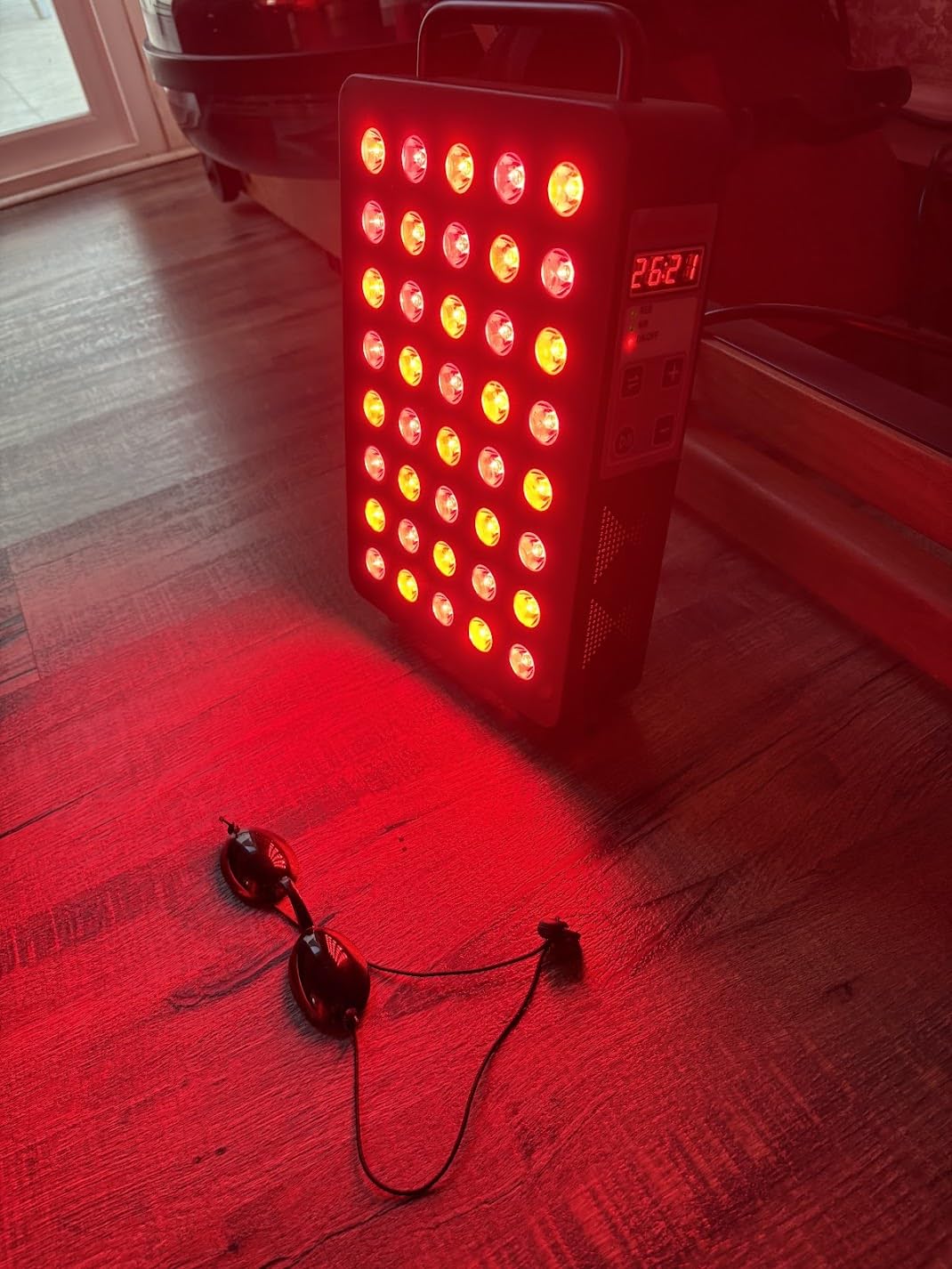 Red Light Therapy Panel for Full Body 400W 5 Wavelength 300 Dual Chip LEDs 630+660+810+830+850nm Red and Near Infrared Lamp Therapy Device with Timer & Stand Pain Relief Face Skin Health Sleep customer photo 1