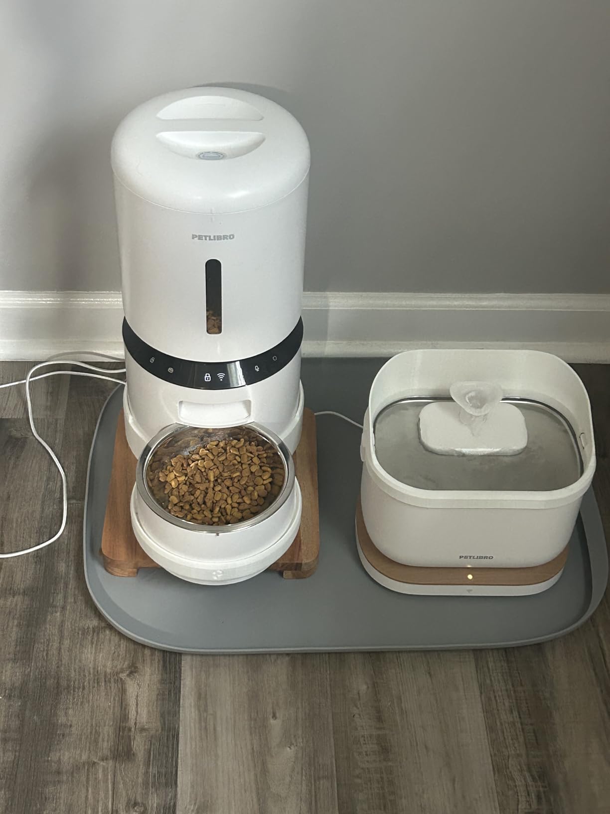 PETLIBRO Automatic Wet Food Cat Feeder 2026 New Version with Semiconductor Cooling, Refrigerated 3 Fresh Meals in 3 Days, App-Controlled Pet Food Dispenser, Stainless Steel Bowl, Easy to Clean customer photo 1